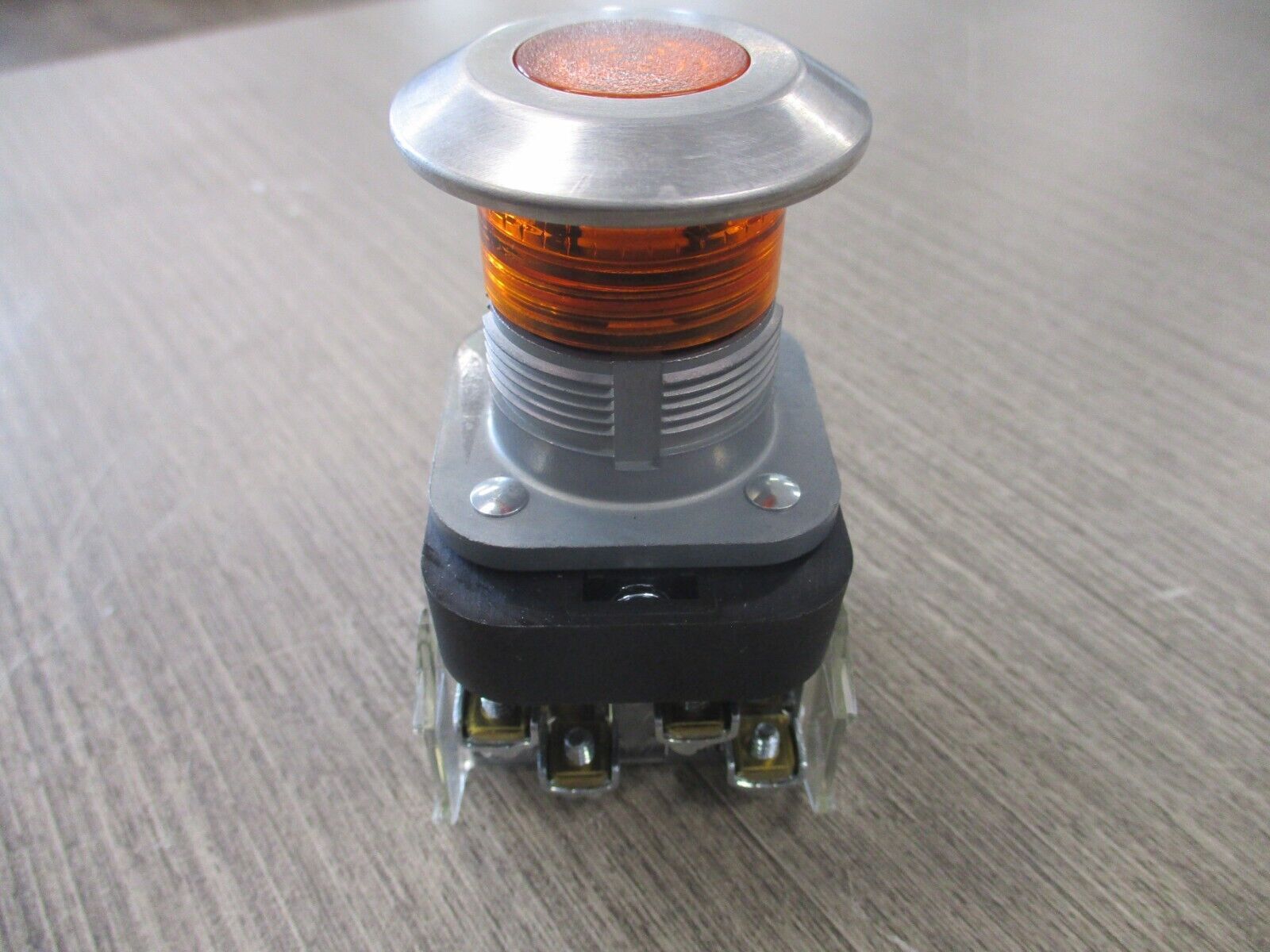 Allen-Bradley Illuminated Mushroom Head Push Button 800T-FXQH2AA New Surplus