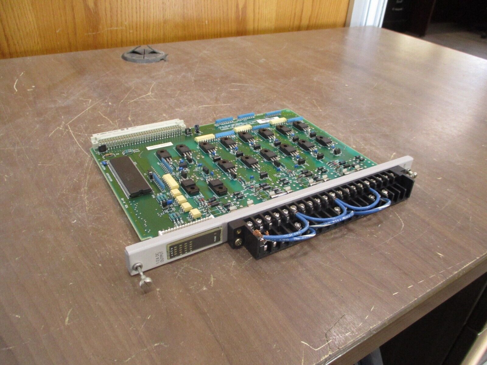 Siemens DC Output Module 505-4516 1/2A DC *Missing (12) Terminal Screws* Used