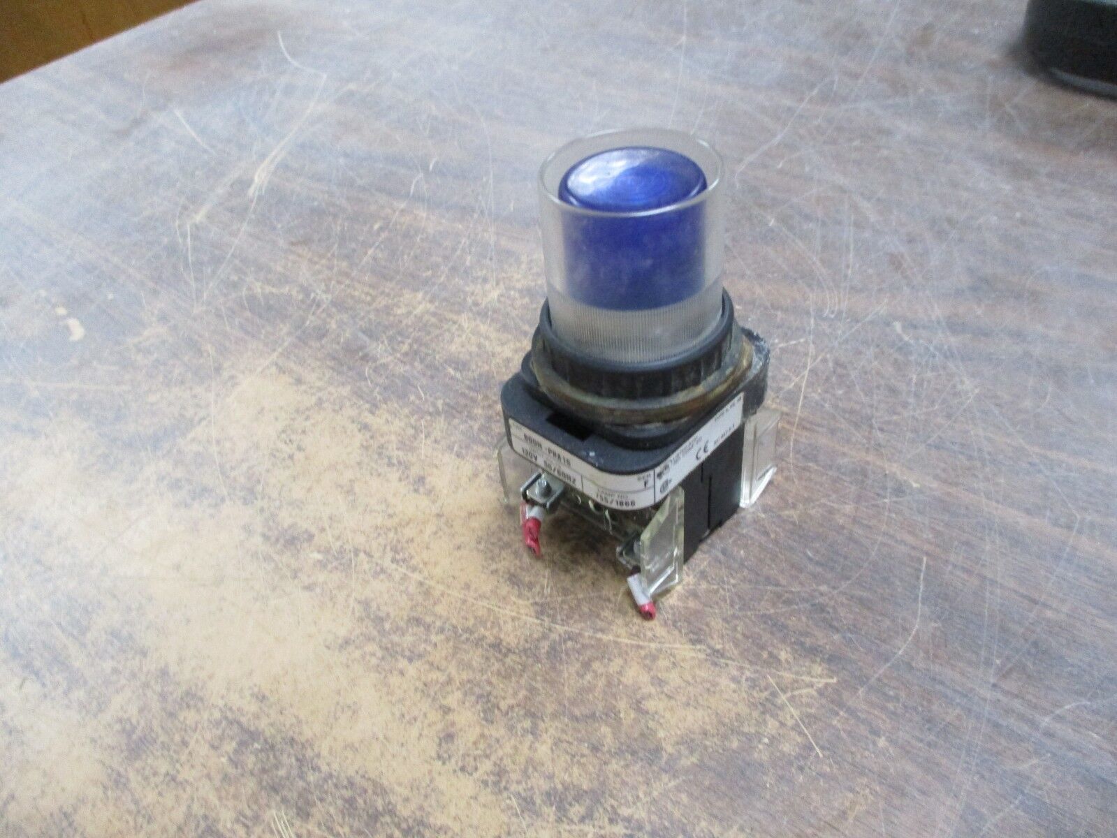 Allen-Bradley Illuminated Push Button 800H-PRA16 Ser. F Blue 120V 50/60Hz Used