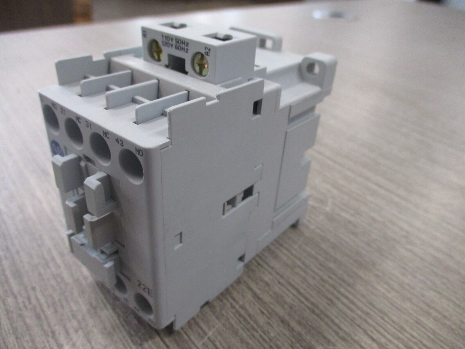 Allen-Bradley Control Relay 700-CF220D Ser. A 120V Coil New Surplus