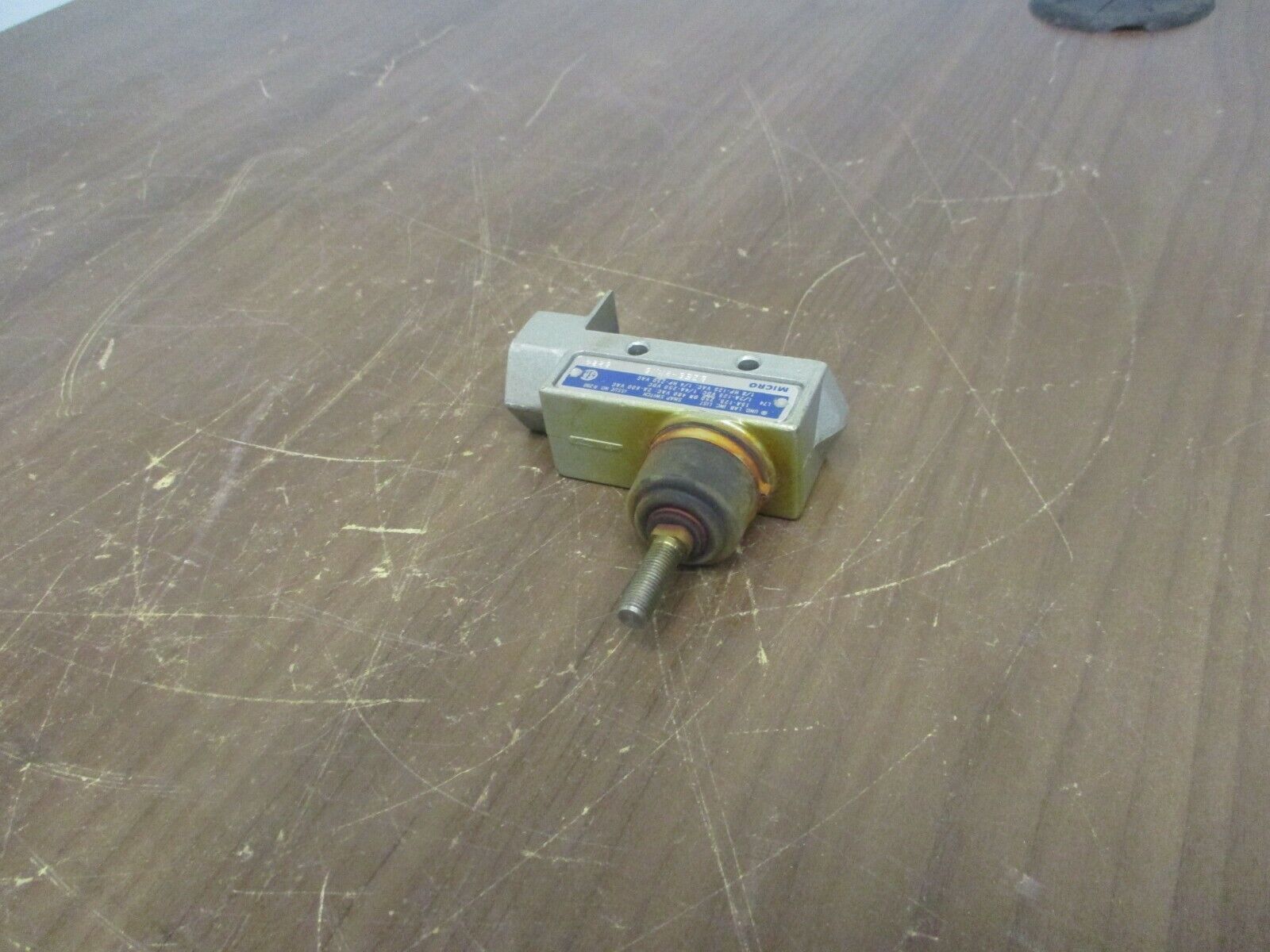 Micro Switch Snap Switch BZE6-2RN8 Used