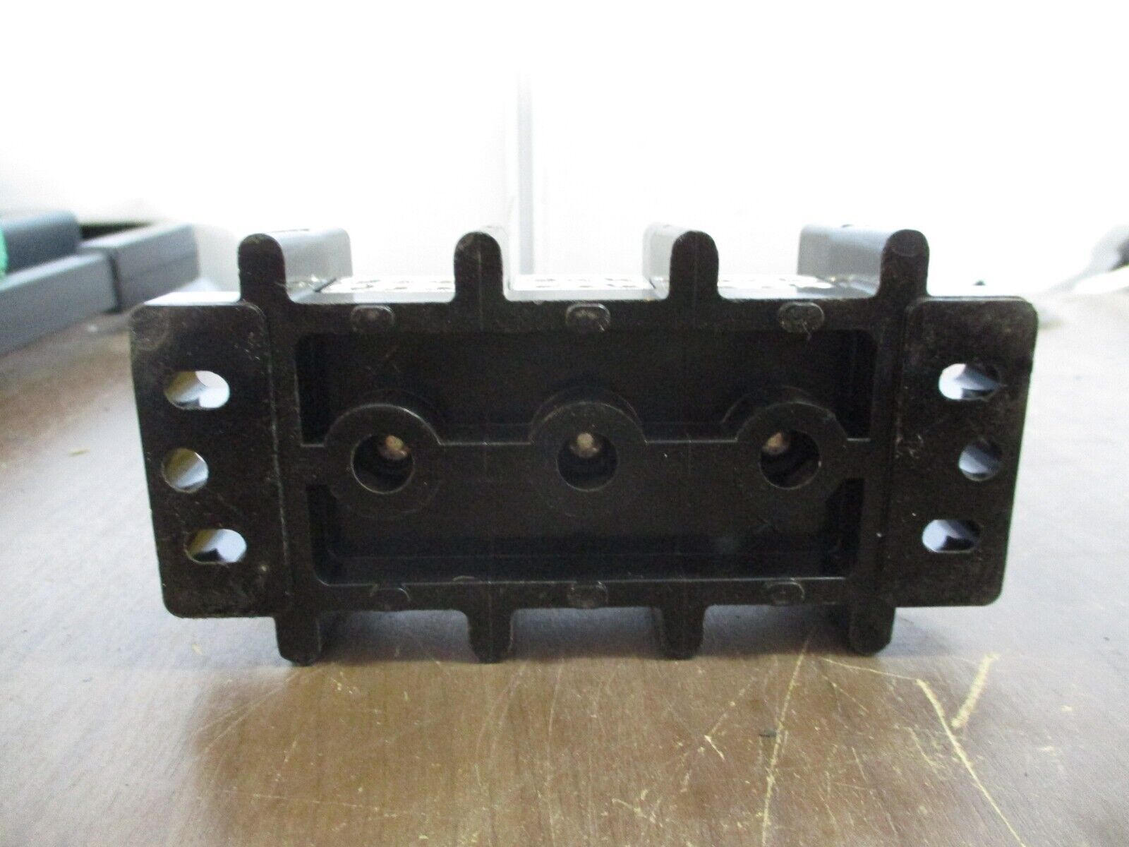 Buss Power Distribution Block 16021-3 175A 600V 3P Line: 2/0-14 Used