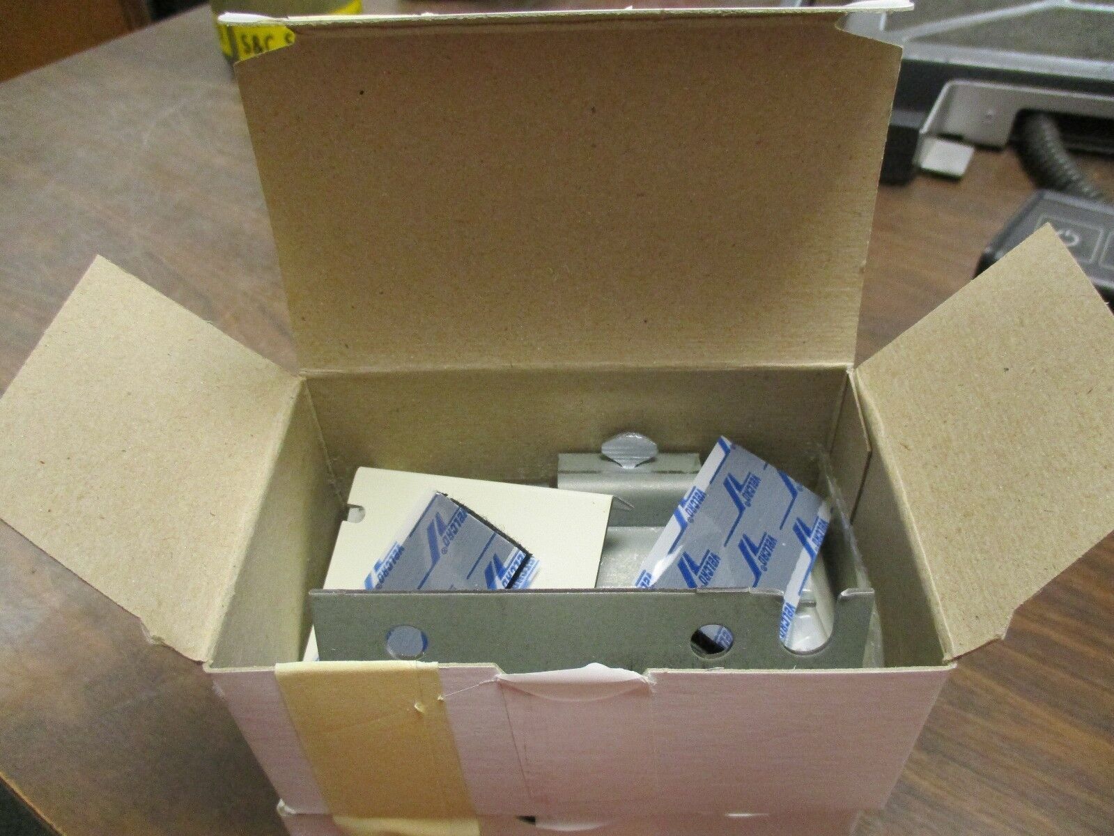 Wiremold 3000 Subpack *Lot of 4* New Surplus