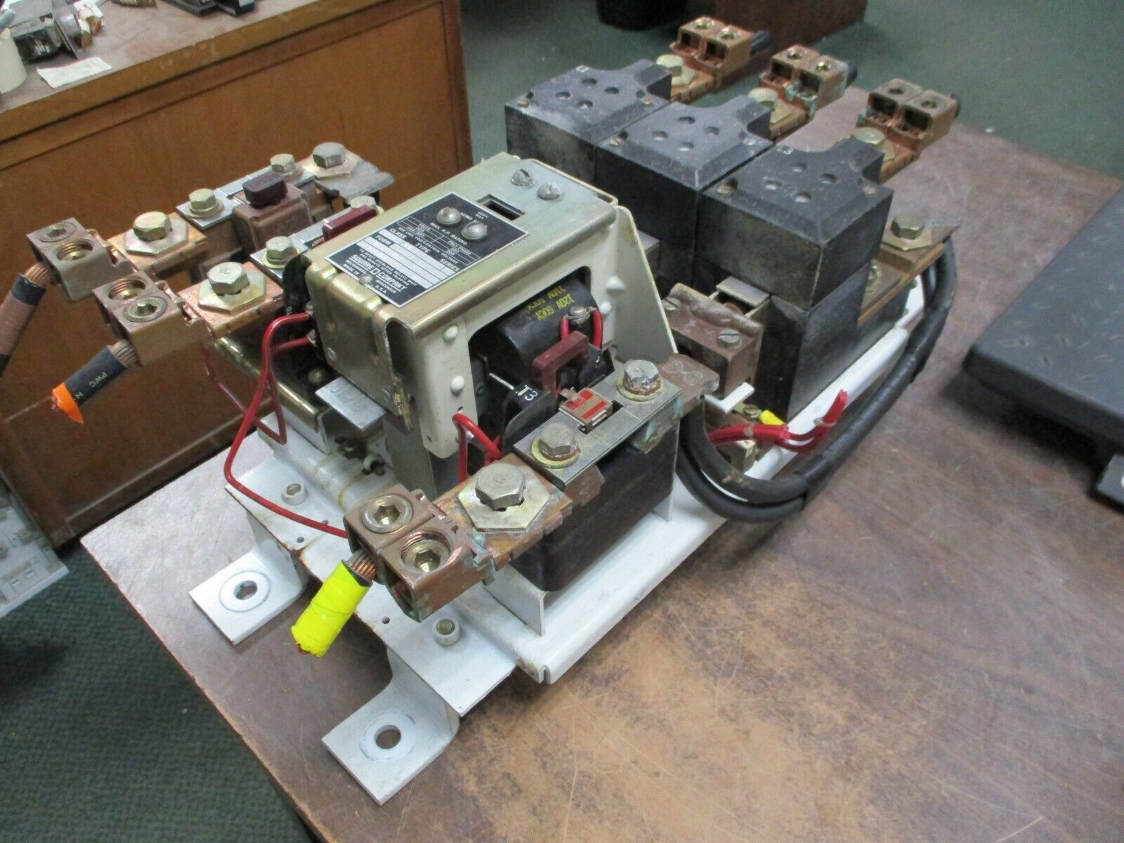 Square D Size 5 Starter 8536 G0-1 S Ser. C 120V Coil 220/440/550V 100/200HP Used