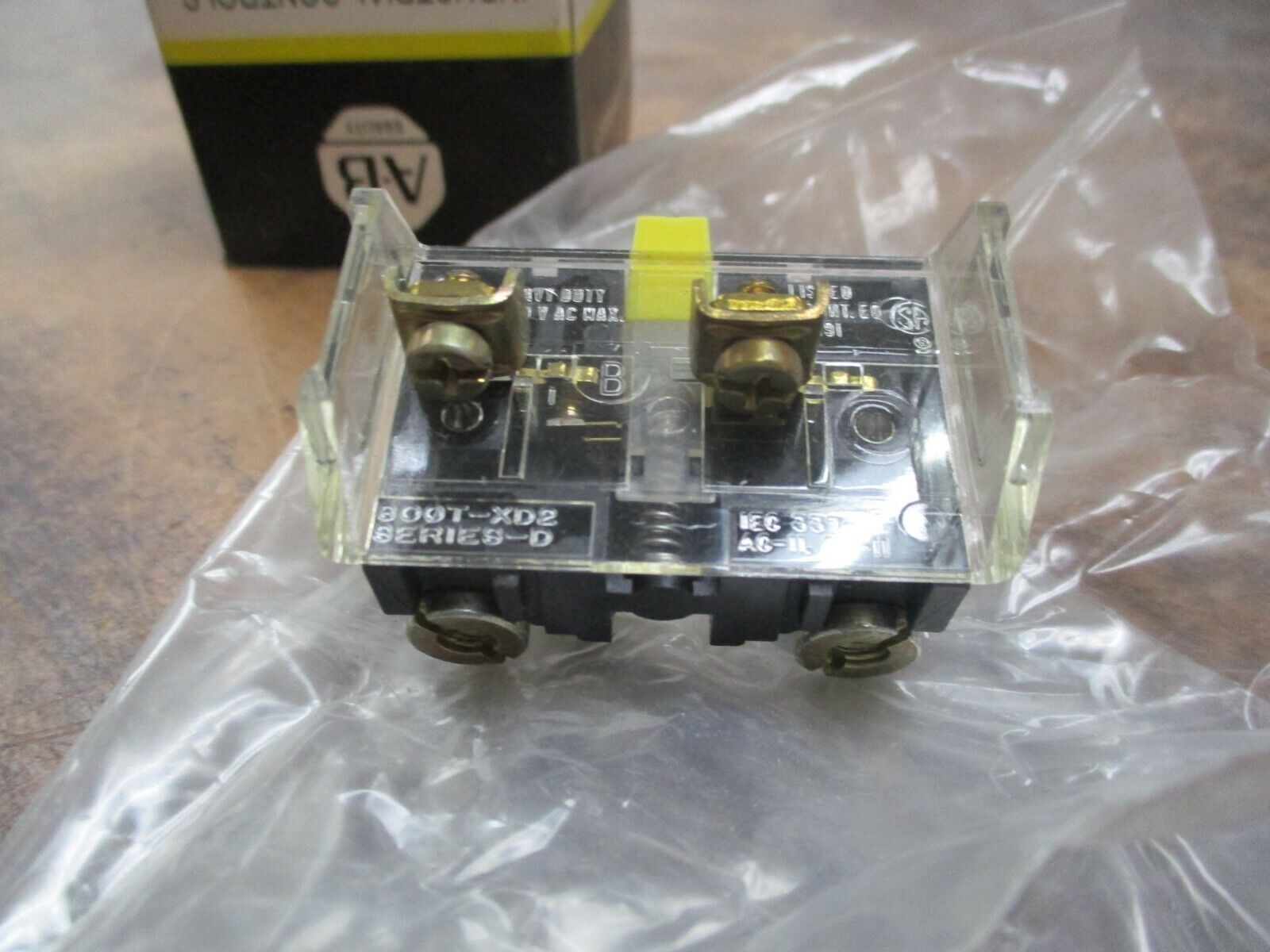Allen-Bradley Aux Contact Block 800T-XD2 Ser. D 1 N.C. Shallow Block New Surplus