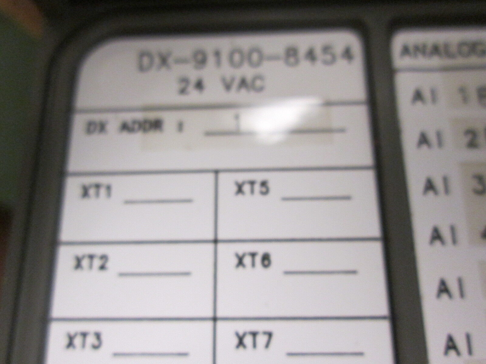 Johnson Controls / Metasys Controller DX-9100-8454 24VAC *Cracked Side* Used