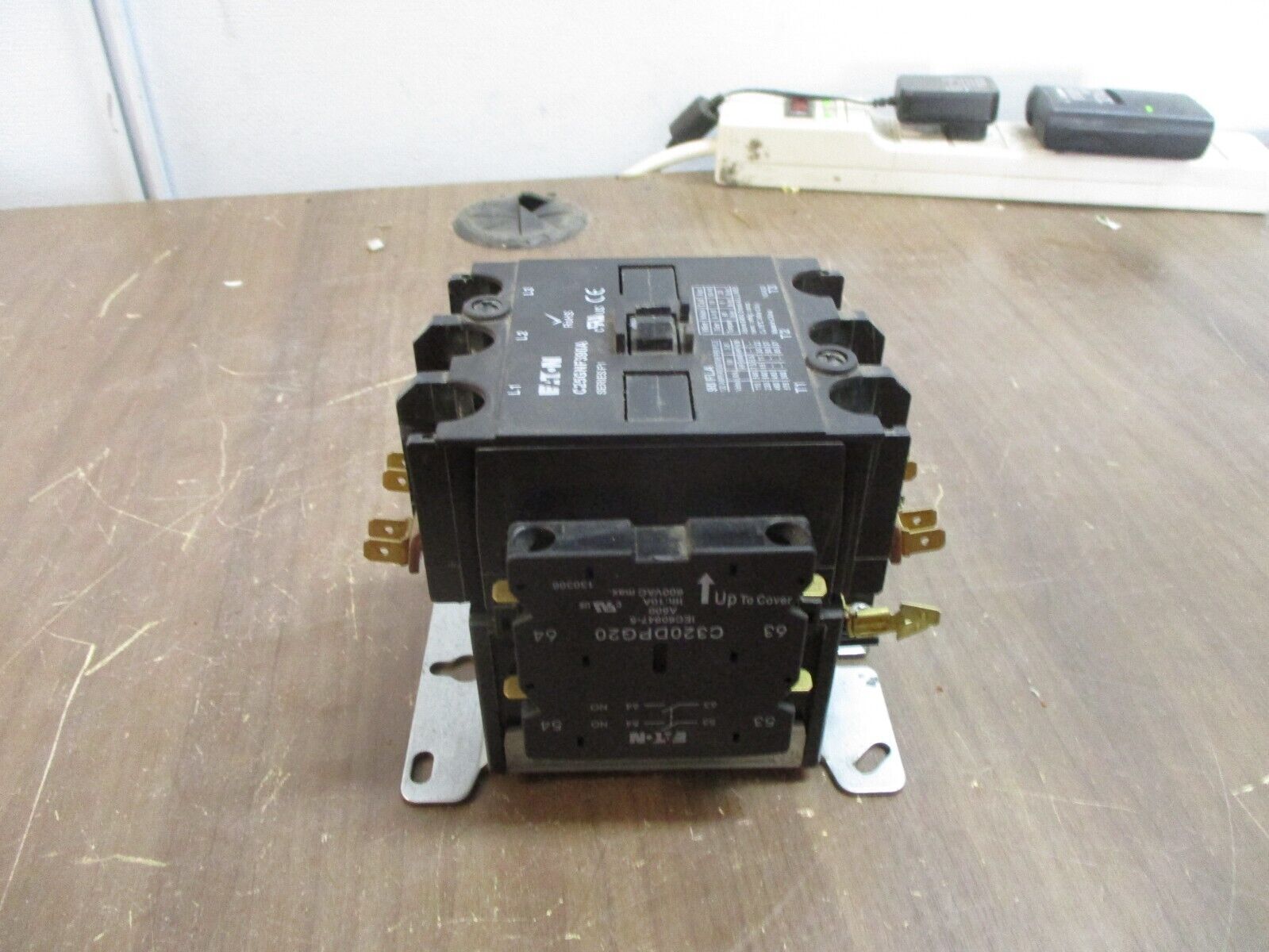 Eaton Contactor C25GNF390A Ser. F1 120V Coil 90A w/ Aux Used