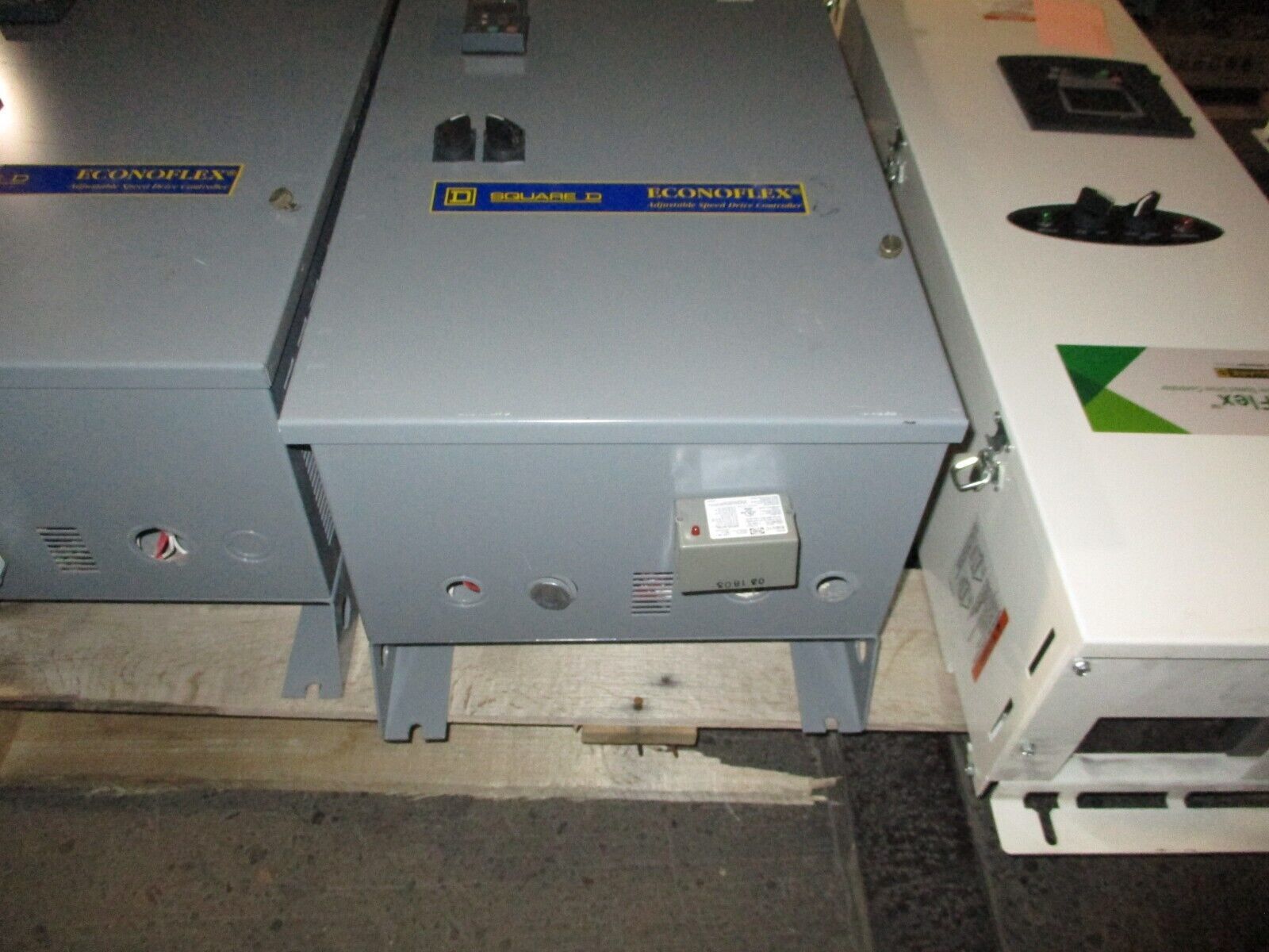 Square D EconoFlex Altivar AC Drive w/ Bypass 8839 58ECG4VY Ser. A 1HP 3Ph Used