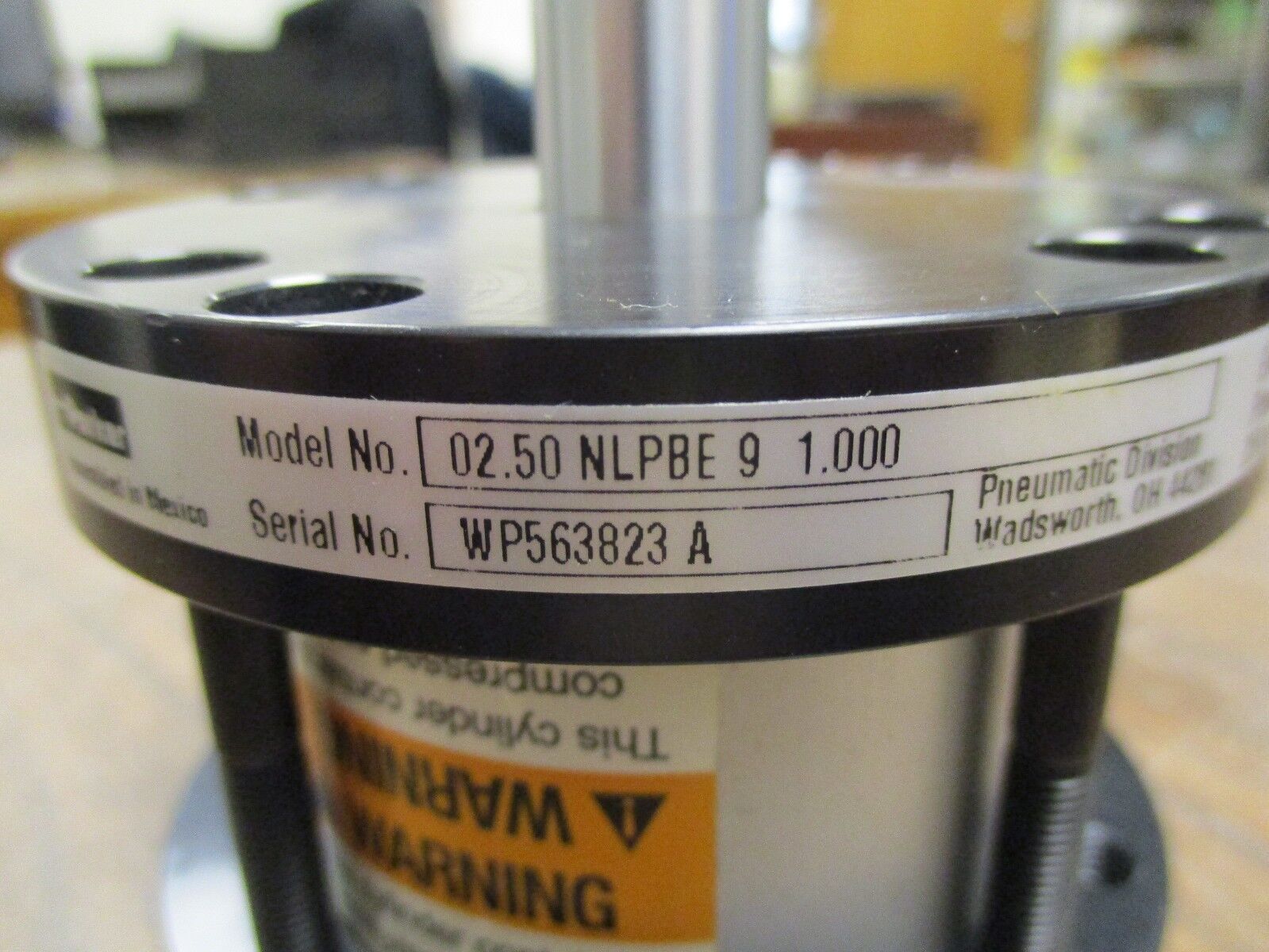 Parker Pneumatic Cylinder 02.50 NLPBE 9 1.000 250PSI Used
