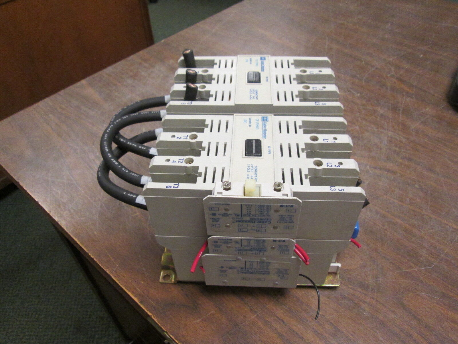 Cutler-Hammer Reversing Contactor CE15MN3 120V Coil 105A 600V w/(2) Aux Contacts