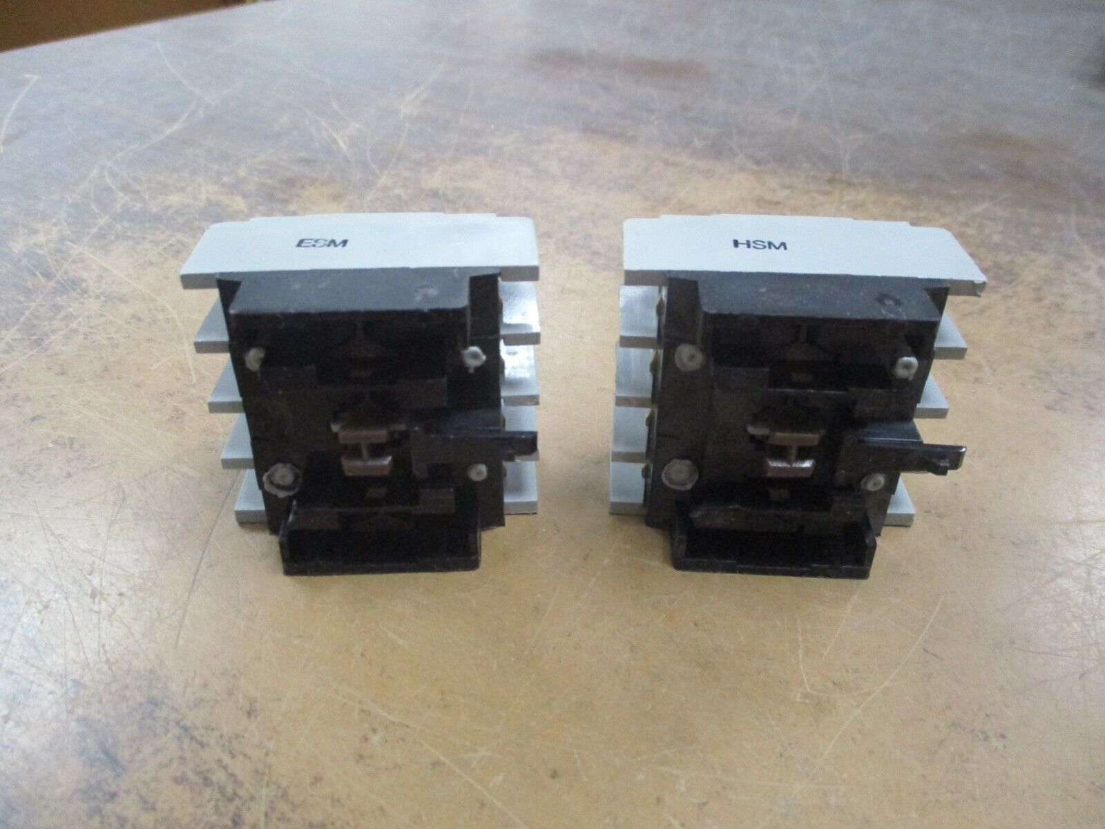 Allen-Bradley Aux Contact Block 195-FA40 Ser. A *Lot of 2* Used