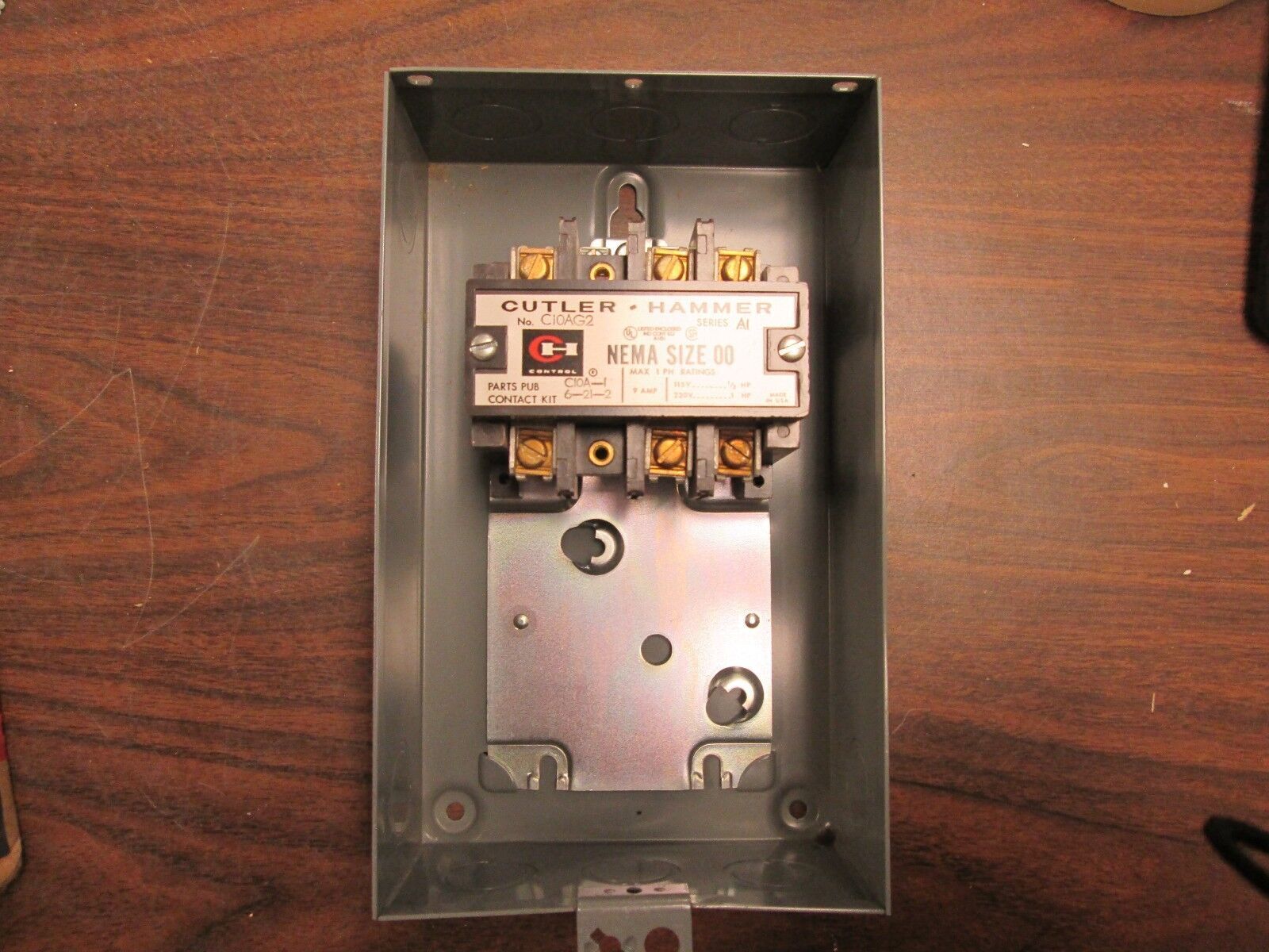 Cutler-Hammer Enclosed Contactor C10AG2 Size 00 120V Coil Nema 1 Enclosure