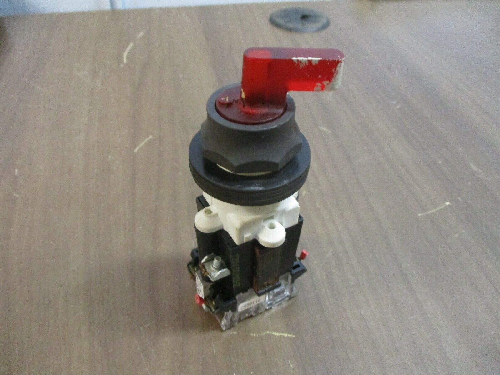 Westinghouse Illuminated Selector Switch PB1T1P Model B 120V 60Hz Red Used