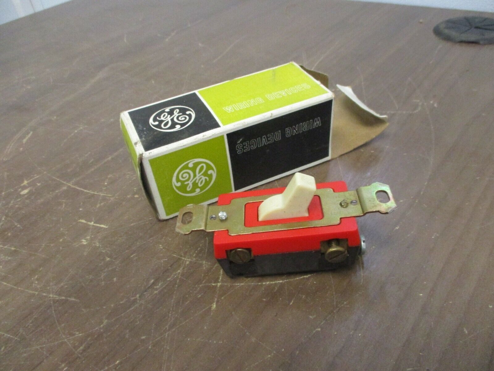 GE Grounding Switch 5952-2G 20A 120V Red New Surplus **Missing Mounting Screws**