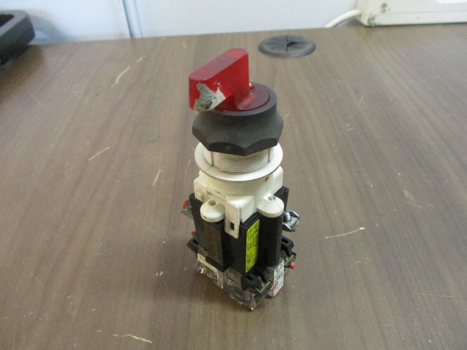 Westinghouse Illuminated Selector Switch PB1T1P Model B 120V 60Hz Red, Used