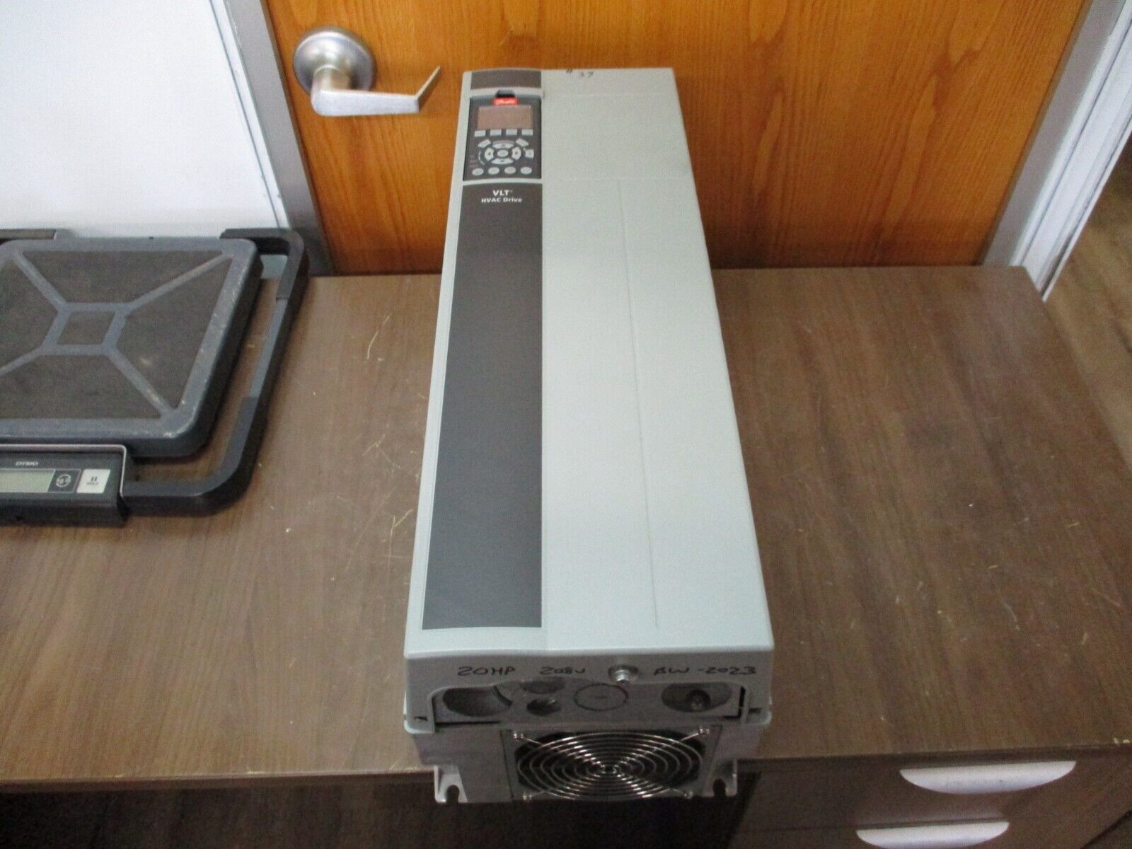 Danfoss VLT AC Drive 131B9878 20HP 3Ph w/ Keypad Used