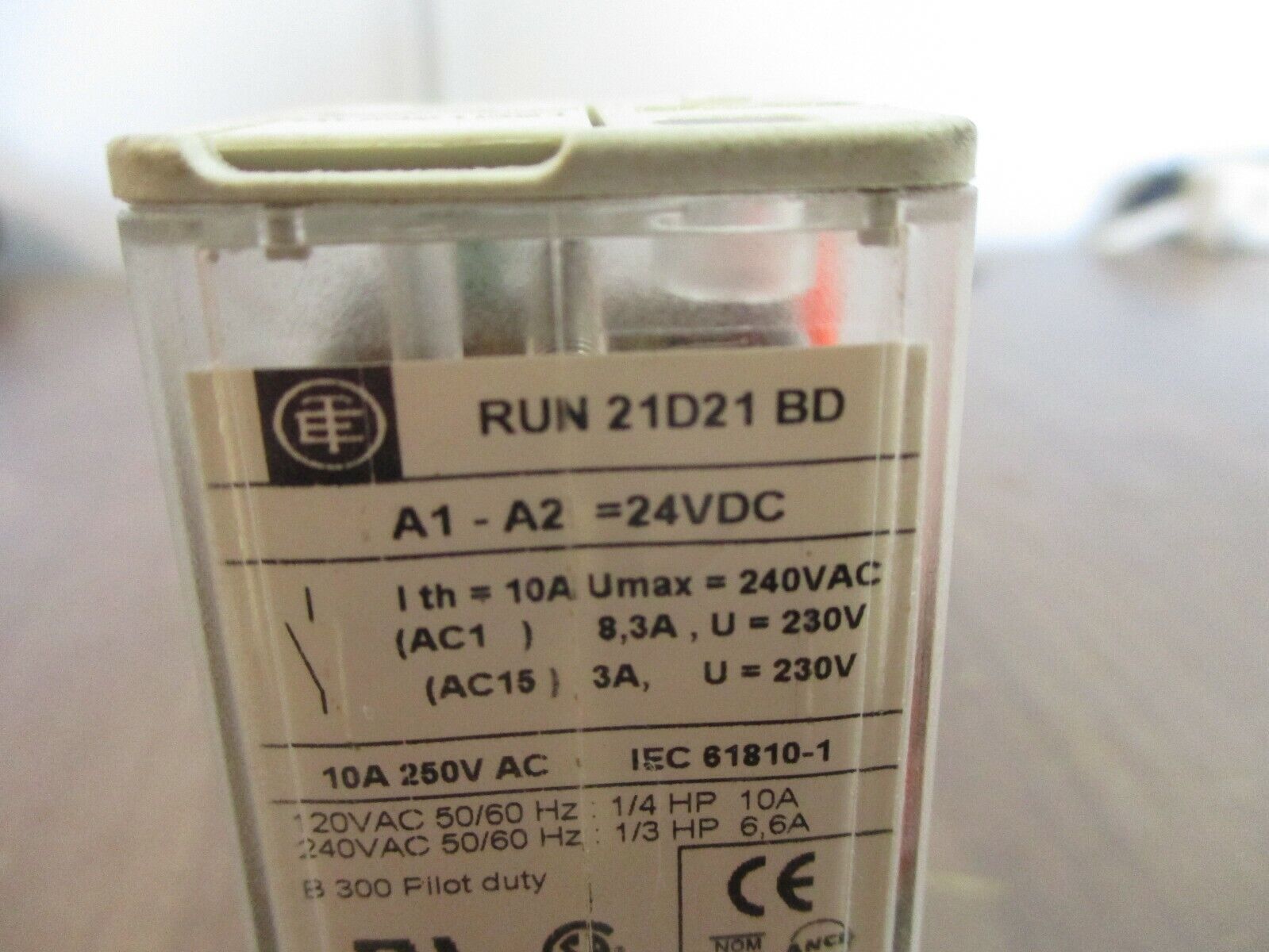 Telemecanique Relay RUN 21D21 BD 24VDC w/ Base Used