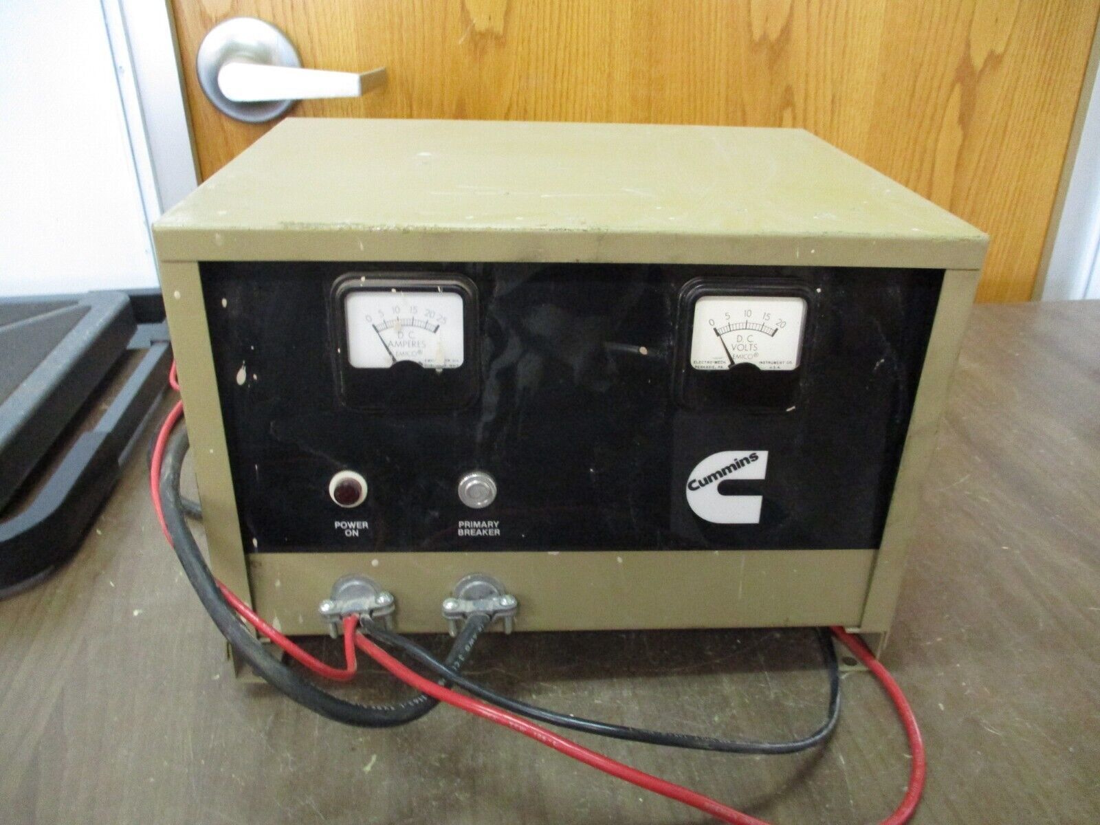 Cummins Battery Charger 3907112 Output: 13VDC 15A Used