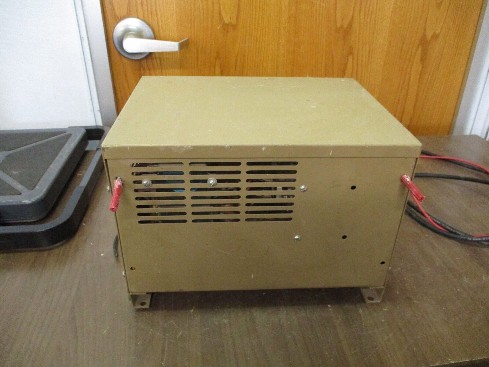 Cummins Battery Charger 3907112 Output: 13VDC 15A Used