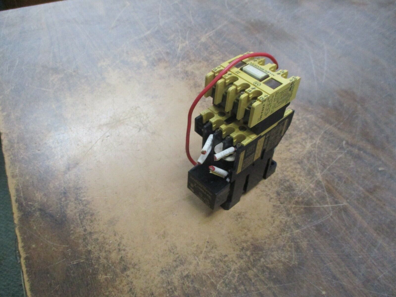 Allen-Bradley Contactor w/ Aux Contact Block 700-F400A1 Ser. B 120V Coil Used