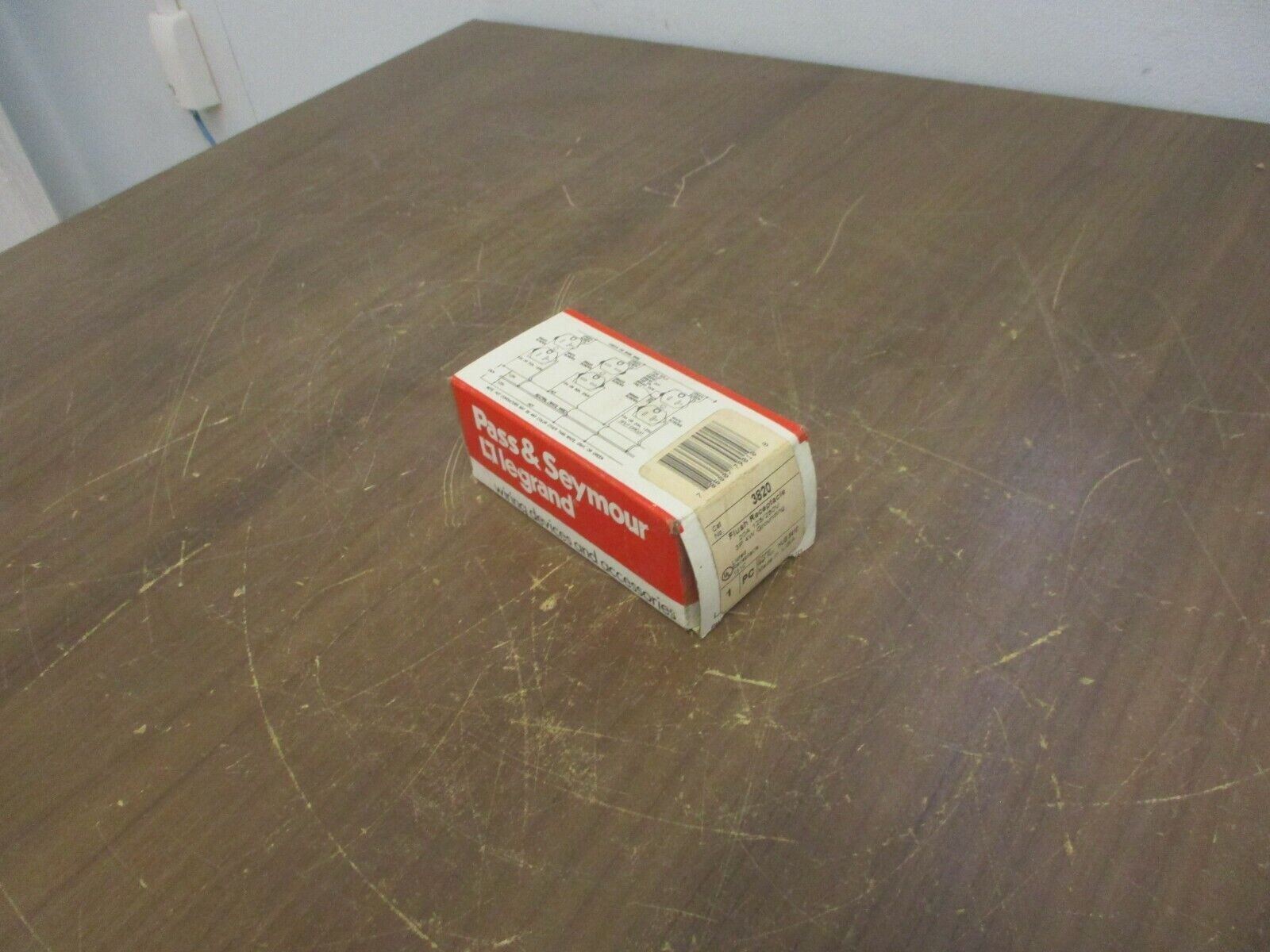 Pass & Seymour Legrand Flush Receptacle 3820 20A 125/250V 3P 4W New Surplus