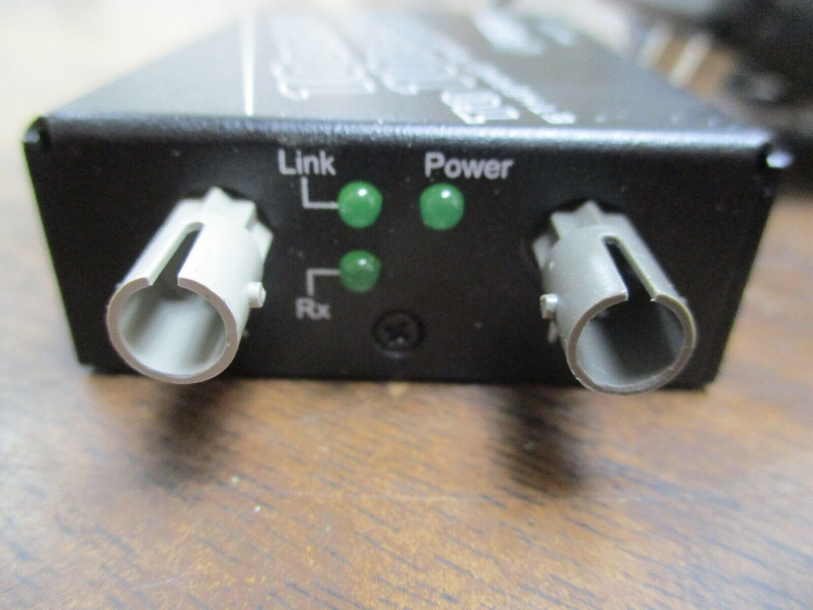 Versitron 10Base-T to 10Base-FL Ethernet Media Converter M7233 Used