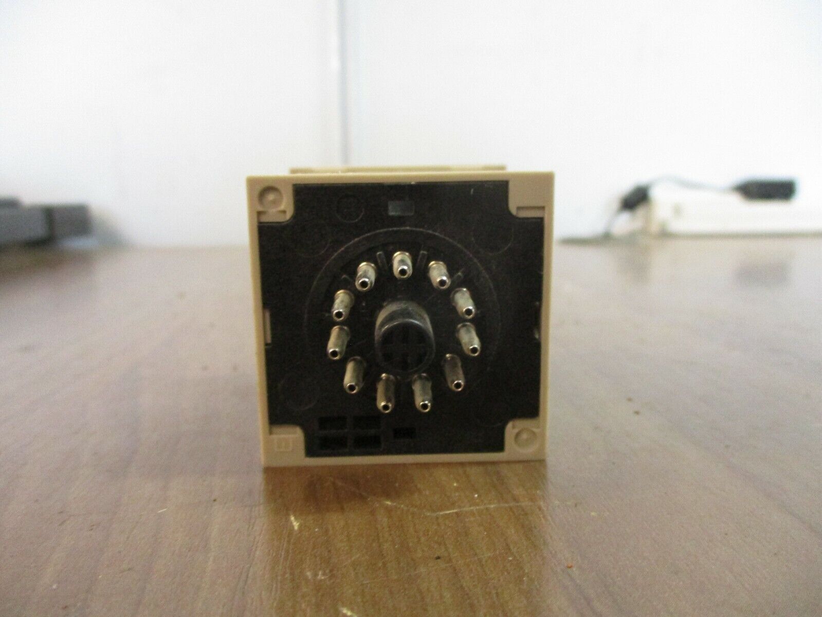 Omron Timer H3CR-A Range: 0.05s-300h 100-240V 100-125VDC Used