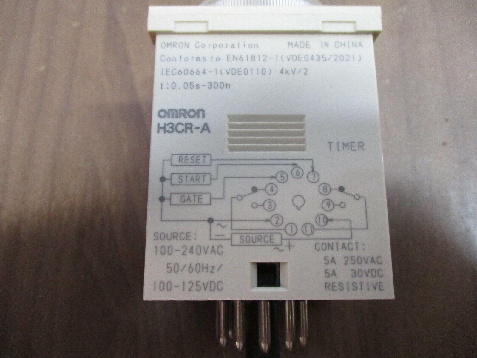 Omron Timer H3CR-A Range: 0.05s-300h 100-240V 100-125VDC Used