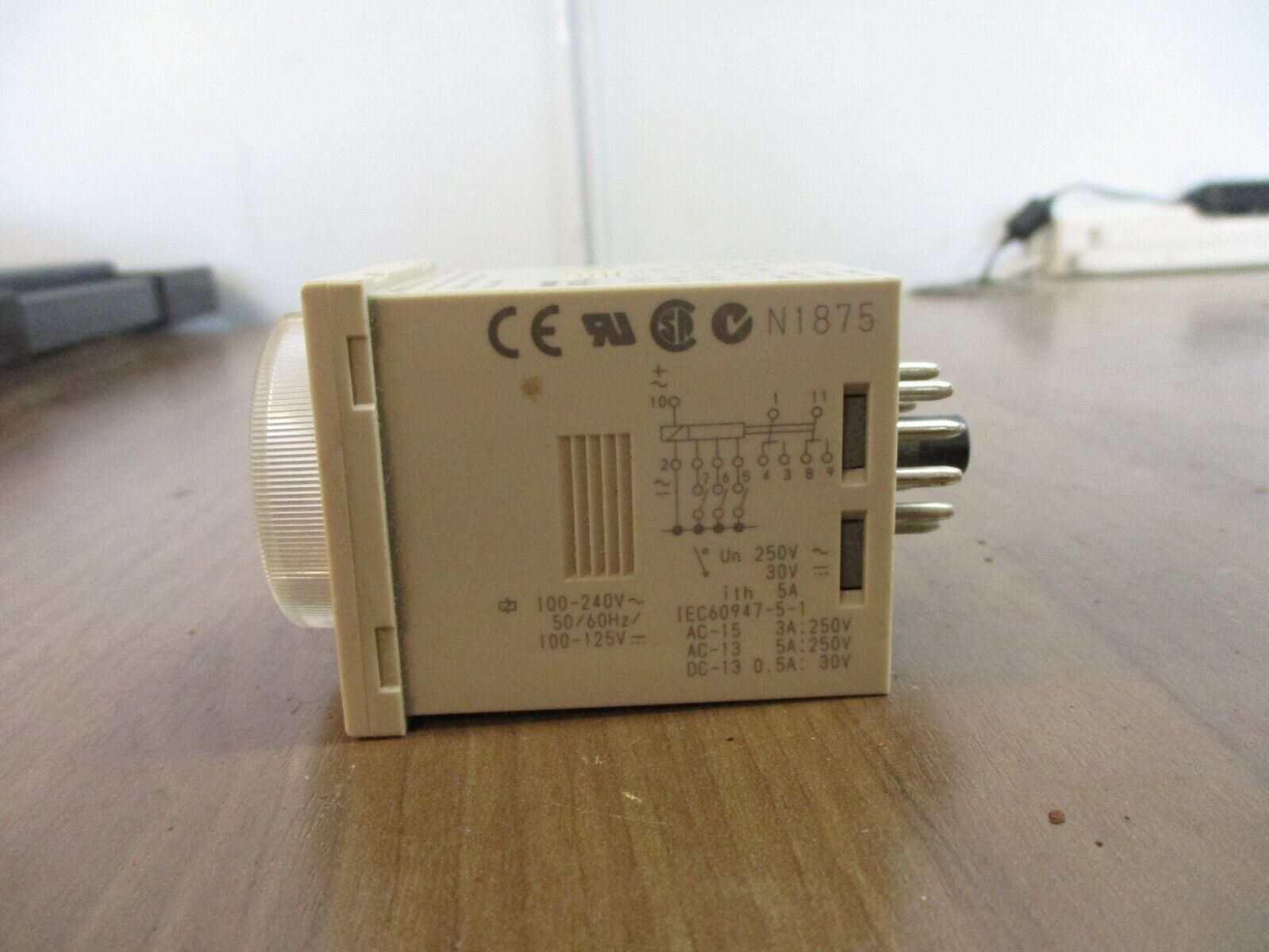 Omron Timer H3CR-A Range: 0.05s-300h 100-240V 100-125VDC Used