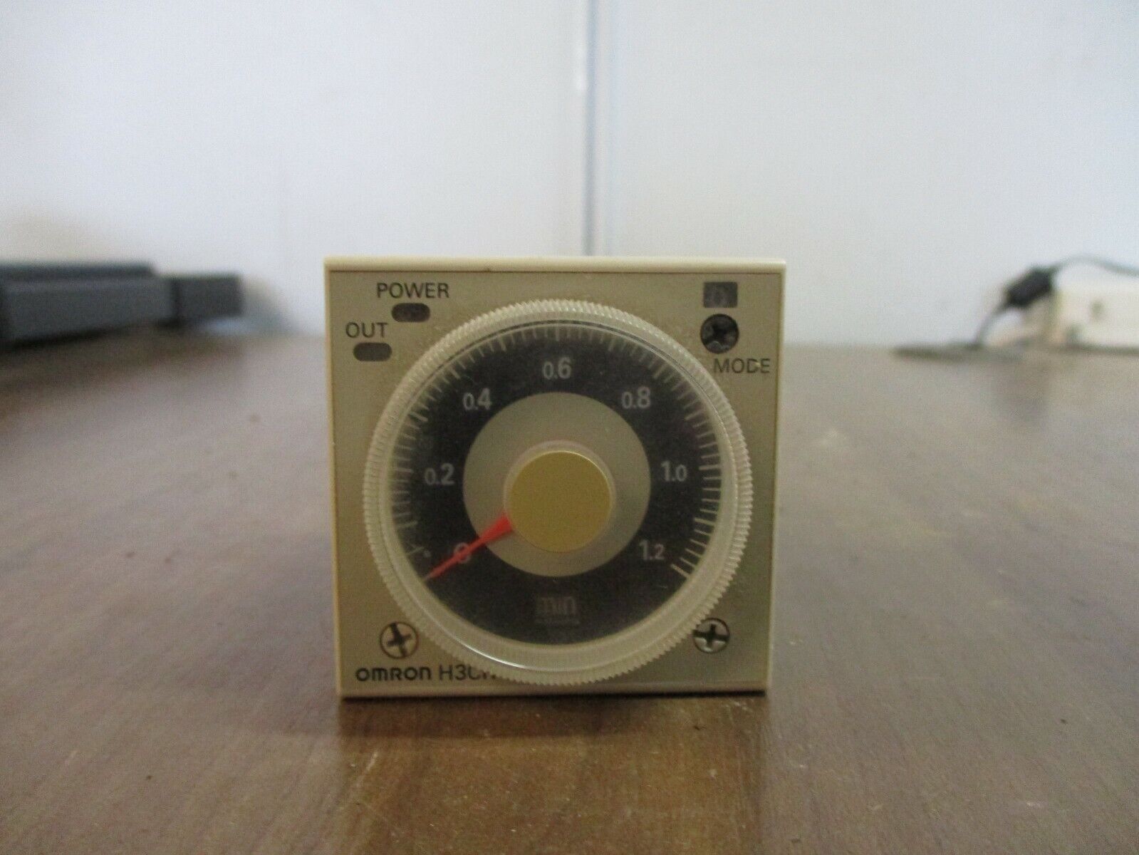 Omron Timer H3CR-A Range: 0.05s-300h 100-240V 100-125VDC Used