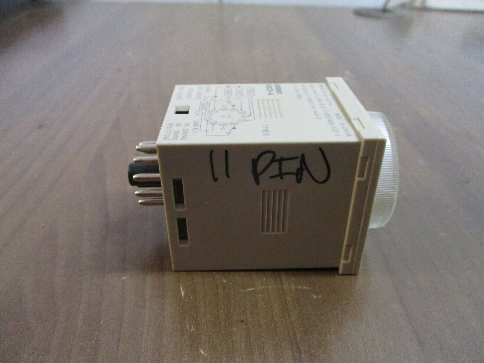 Omron Timer H3CR-A Range: 0.05s-300h 100-240V 100-125VDC Used