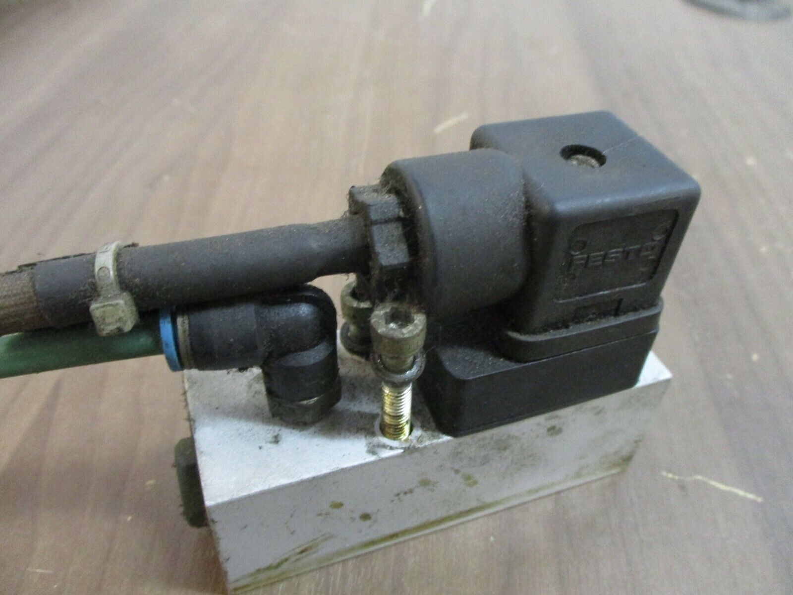 Festo Vacuum Switch VPEV-1/8 250VAC 125VDC -3 - -15PSI Used