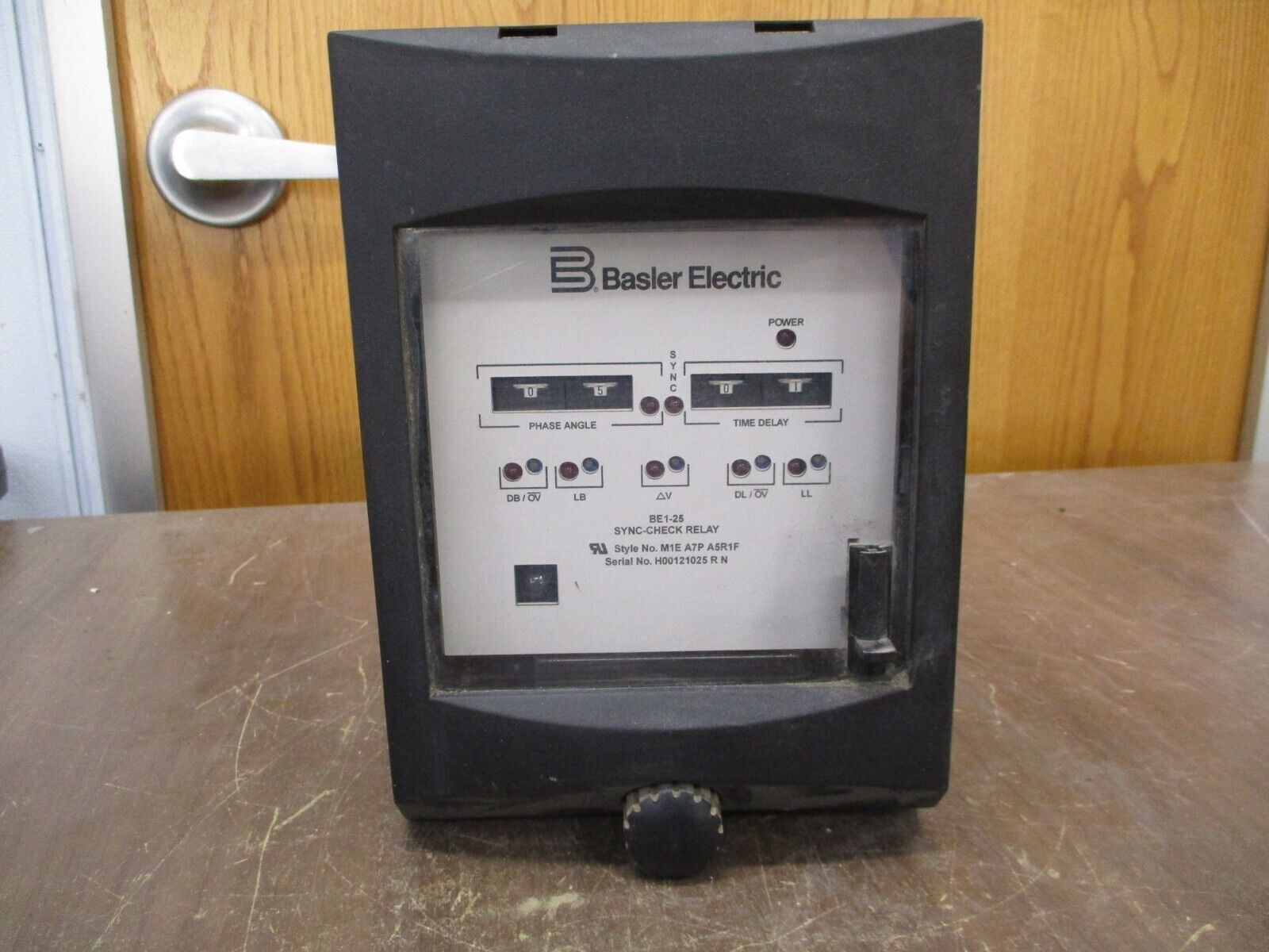 Basler Electric BE1-25 Sync-Check Relay M1E A7P A5R1F Used