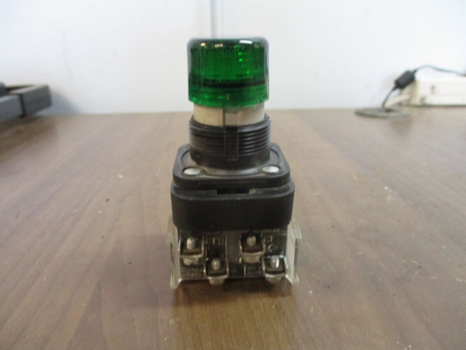 Allen-Bradley Illuminated Push Button 800H-PRB16G Ser. F 120V Type 4, 4X, 13