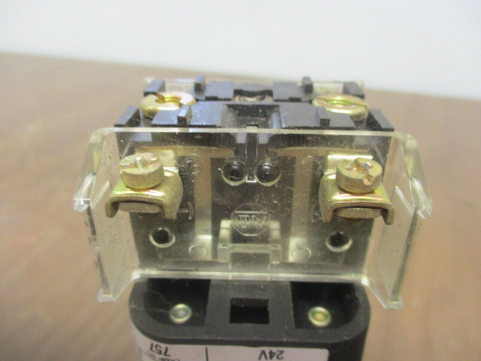 Allen-Bradley Illuminated Push Button 800H-QRA24 D1 Ser. F Type 4,4X,13 24V Used