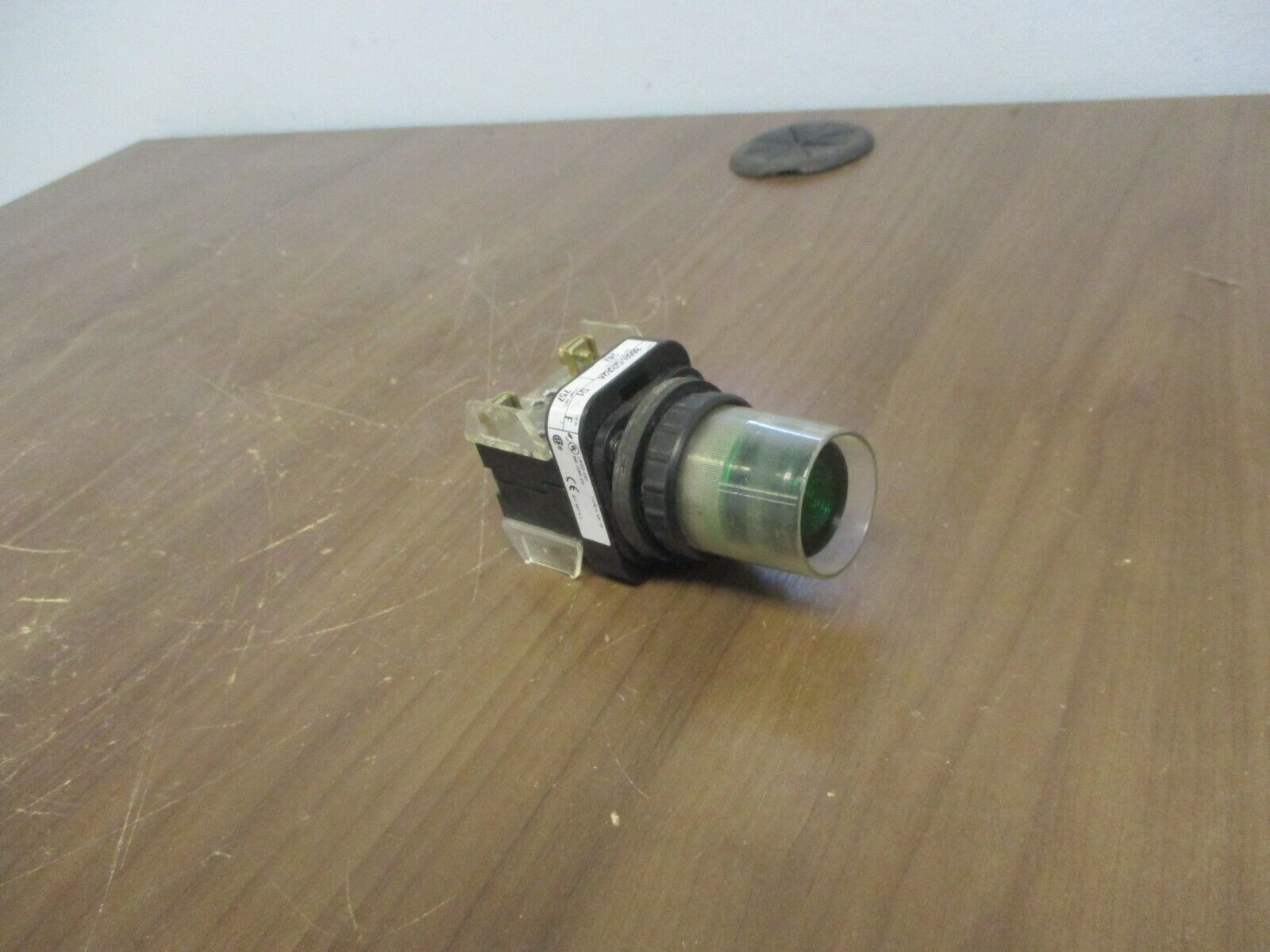 Allen-Bradley Illuminated Push Button 800H-QRA24 D1 Ser. F Type 4,4X,13 24V Used