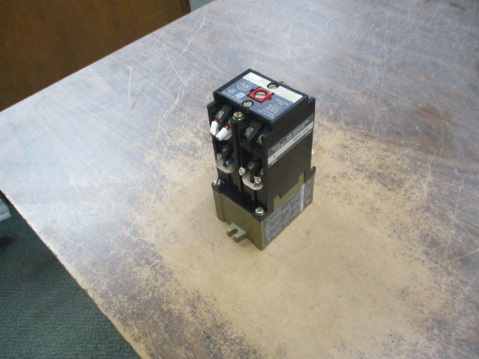 Allen-Bradley Relay w/ Aux Contact Block 700-P000A1 115-120V Coil Used