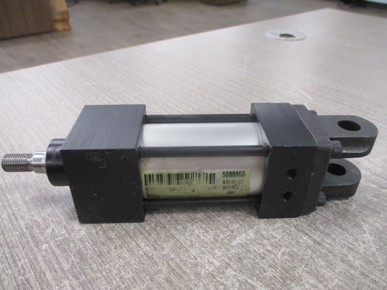 Bimba Pneumatic Air Cylinder CYL-9459508 250 PSI Bore/Stroke : 1.5x1.5 Used