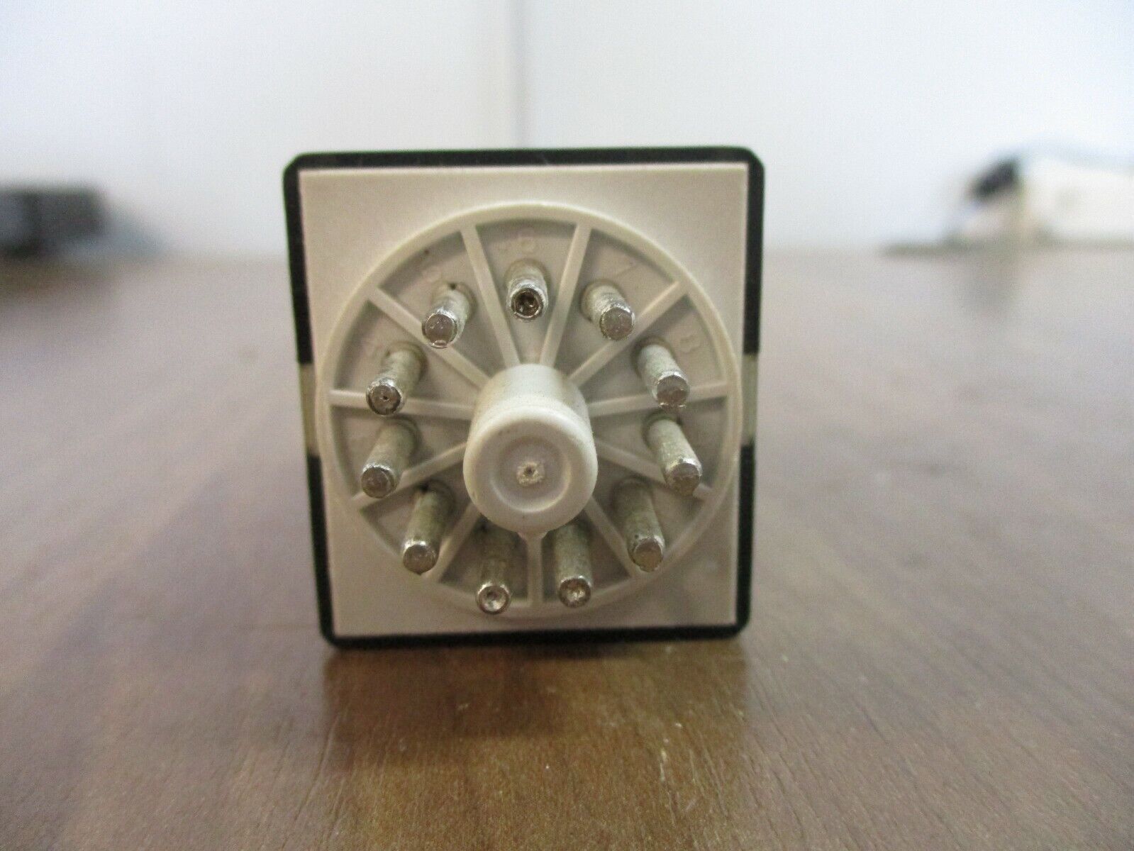 Allen-Bradley Relay 700-HA33A1-4 Ser. D 10A 120V 50/60Hz New Surplus