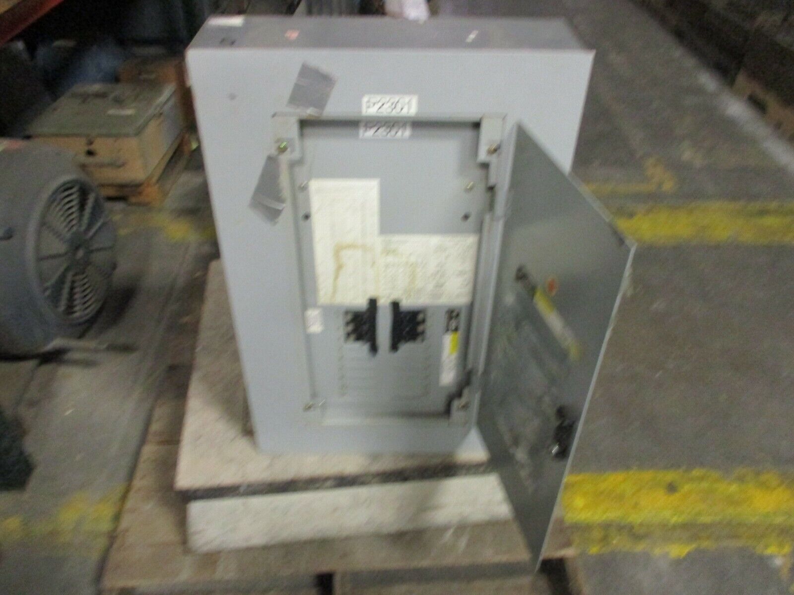 GE Main Lug Breaker Panel ALF3181MTX AXB4 125A Max 208Y/120V 3Ph 4W 18-Slot Used