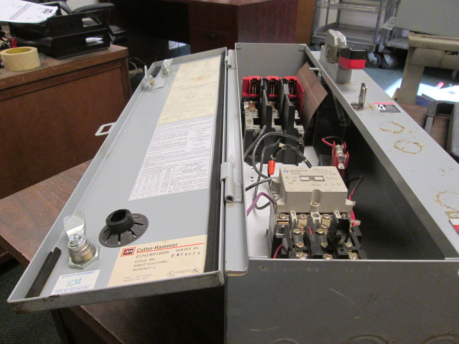 Cutler-Hammer Non-Fusible Size 1 Combination ECN1801BQA 120V Coil 3Ph 3P Used