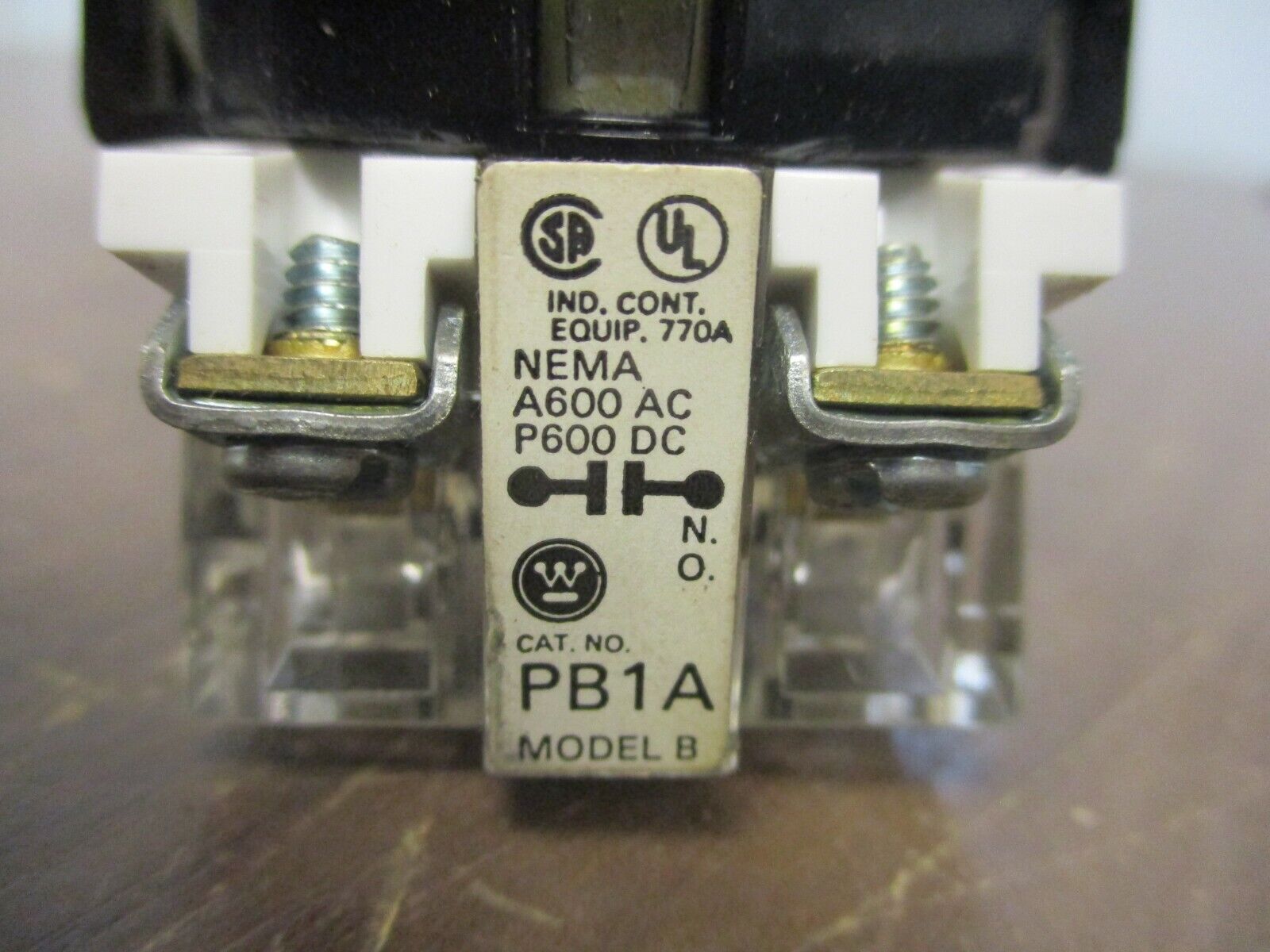 Westinghouse Oil-Tite 2-Position Maintained Push Button PB1CBRAB Red Cap