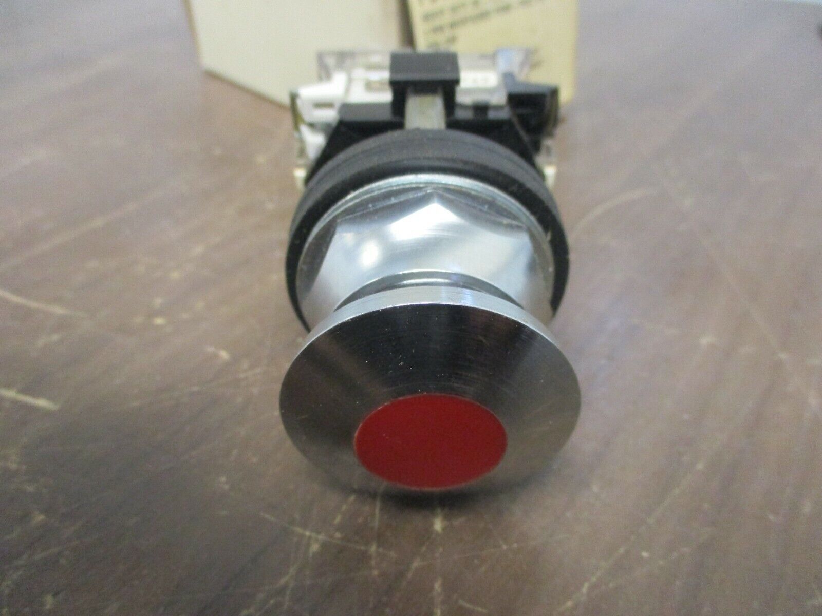 Westinghouse Oil-Tite 2-Position Maintained Push Button PB1CBRAB Red Cap