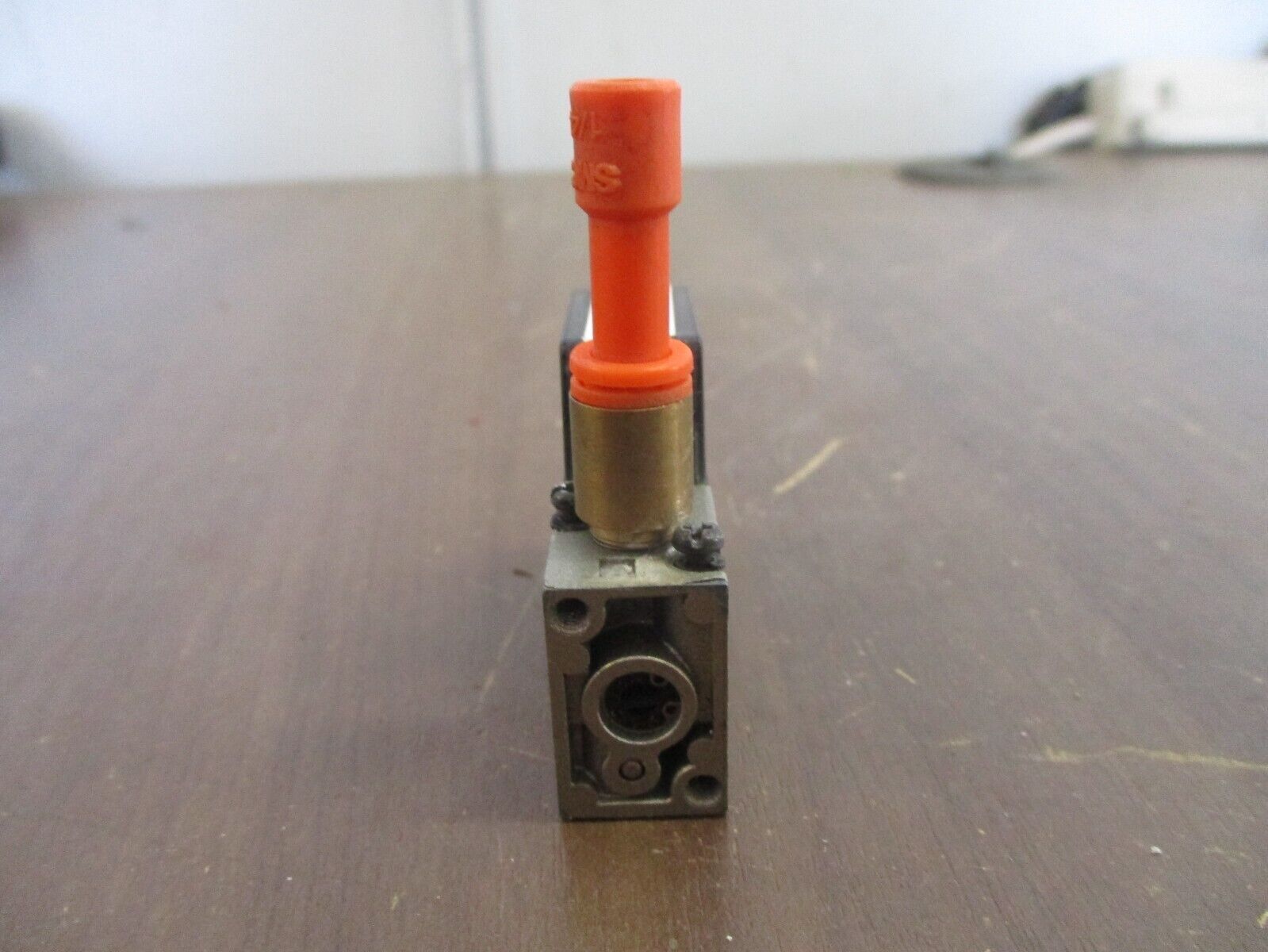SMC Solenoid Valve NVZ110-3MZ-M5-X51 0-0.7 MPA Used