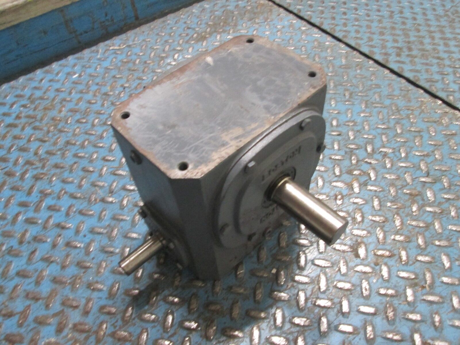 Boston Gear Reducer 732-15-G Ratio 15:1 3.59 HP IN 1688 IN-LB Torque Out Used
