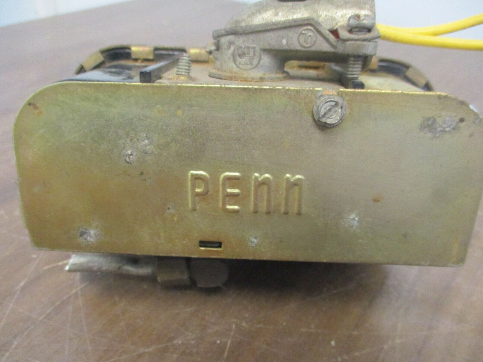 Penn Pressure Differential Switch P32AC-2 Range: 0.05-5" Used