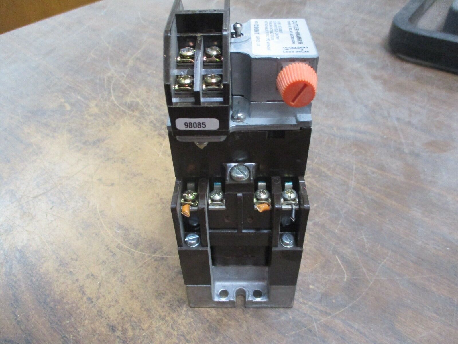Cutler-Hammer Time Delay Relay D26MT Delay: .1-180sec 120V Coil Used