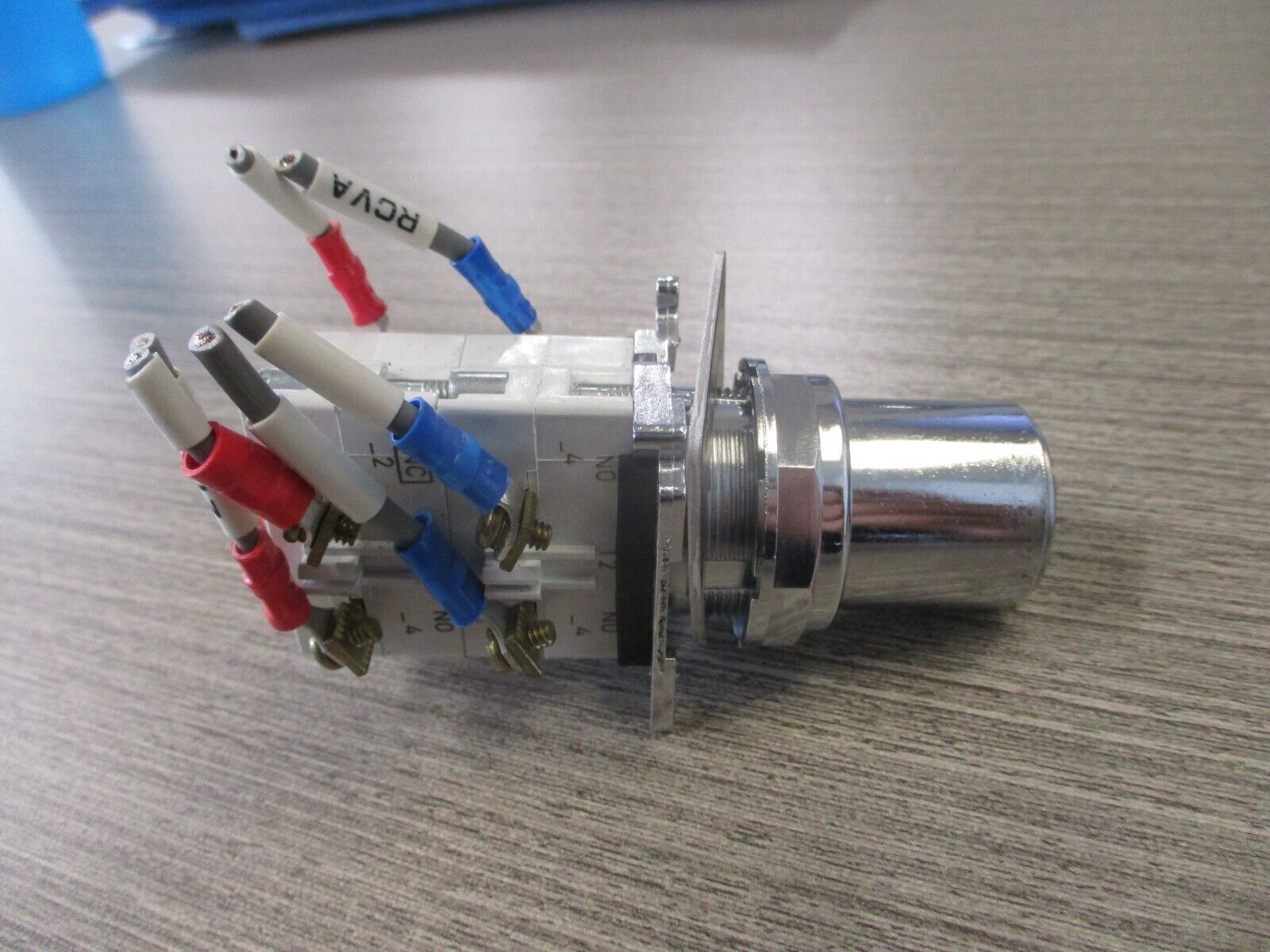 Cutler-Hammer Key on/off switch 10250T/91000T used