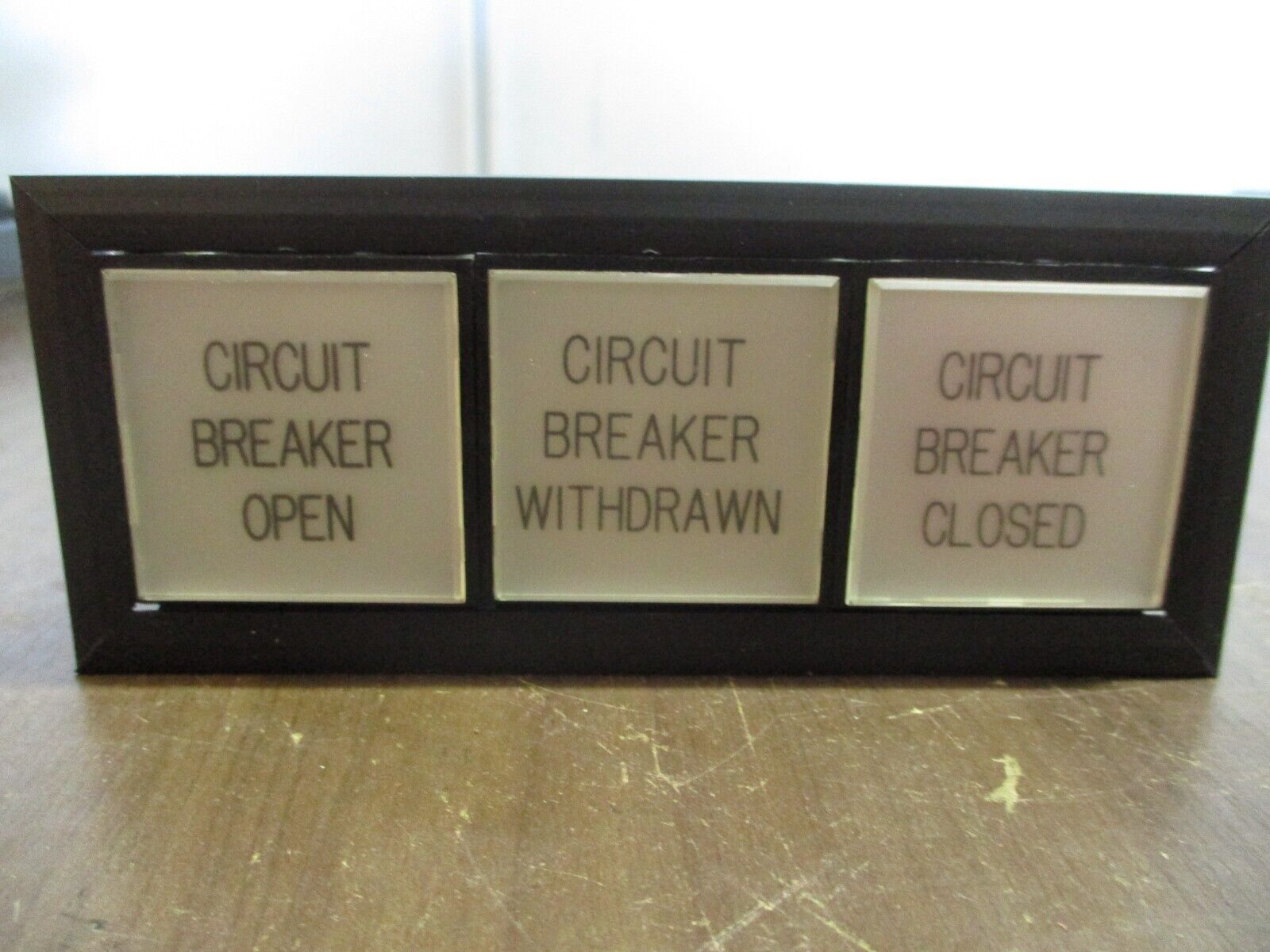 Idec Annunciator SLC40N-0103-DHT2FB NKCR2 Circuit Breaker Open. Used