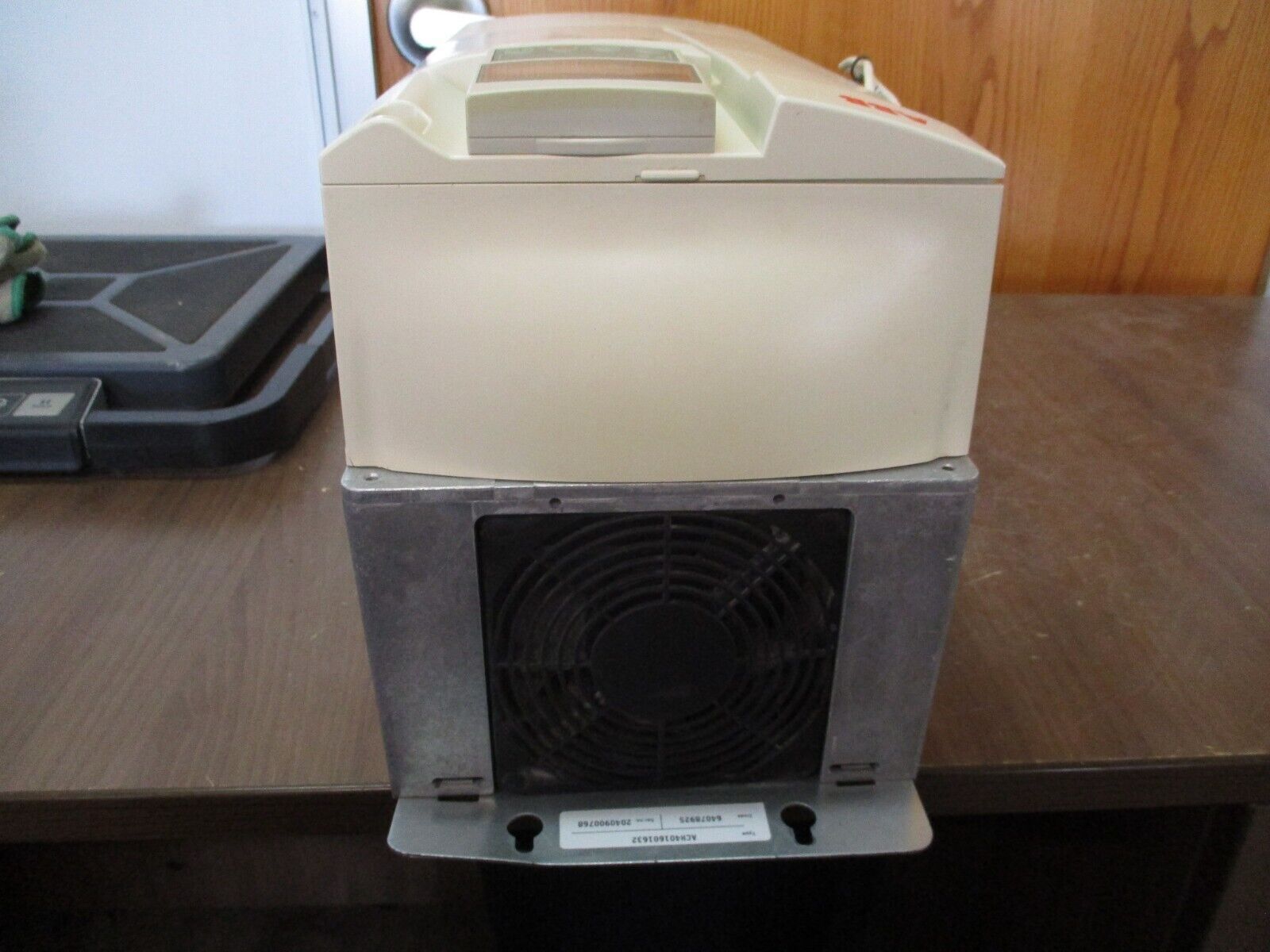 ABB ACH 401 AC Drive ACH401601632 20HP 3Ph w/ Keypad Used